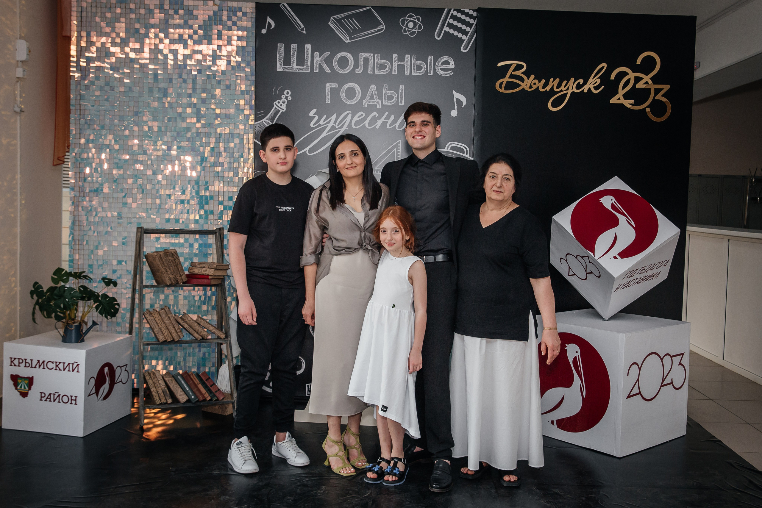 Выпускной 11 класс. Фотограф Любава Колесник. Выпускные альбомы в Крымском районе