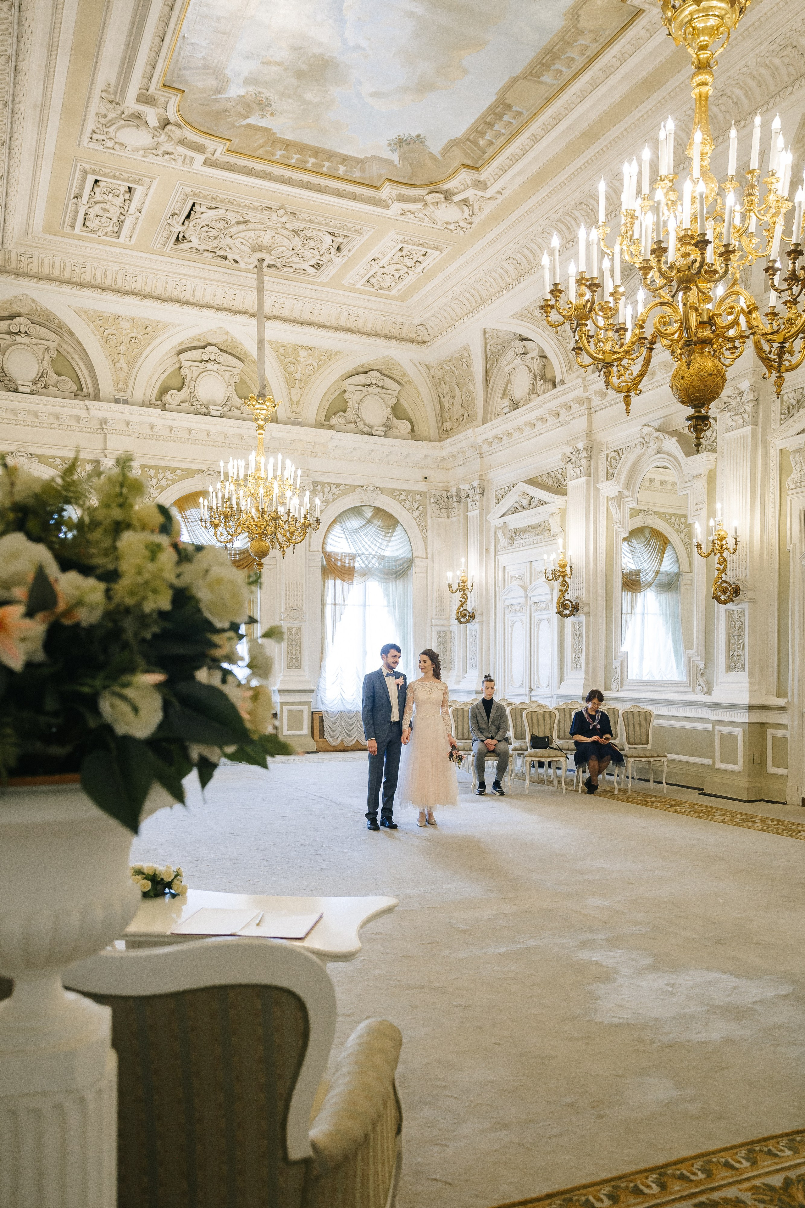 МАЙ | Дворец № 1, Атланты, Эрмитажный дворик. Свадебный фотограф в Санкт-Петербурге Полина Корзухина