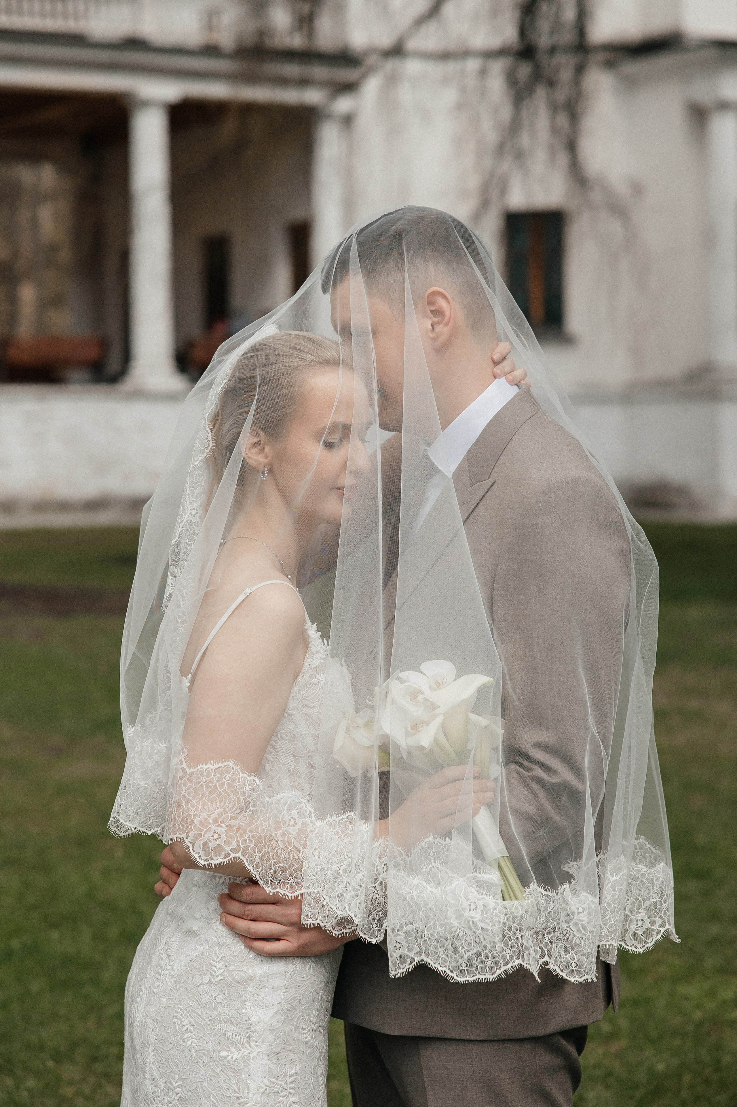 Свадебная фотосессия в Усадьбе Остафьево. Свадебный фотограф в Москве Дарья Олендарёва