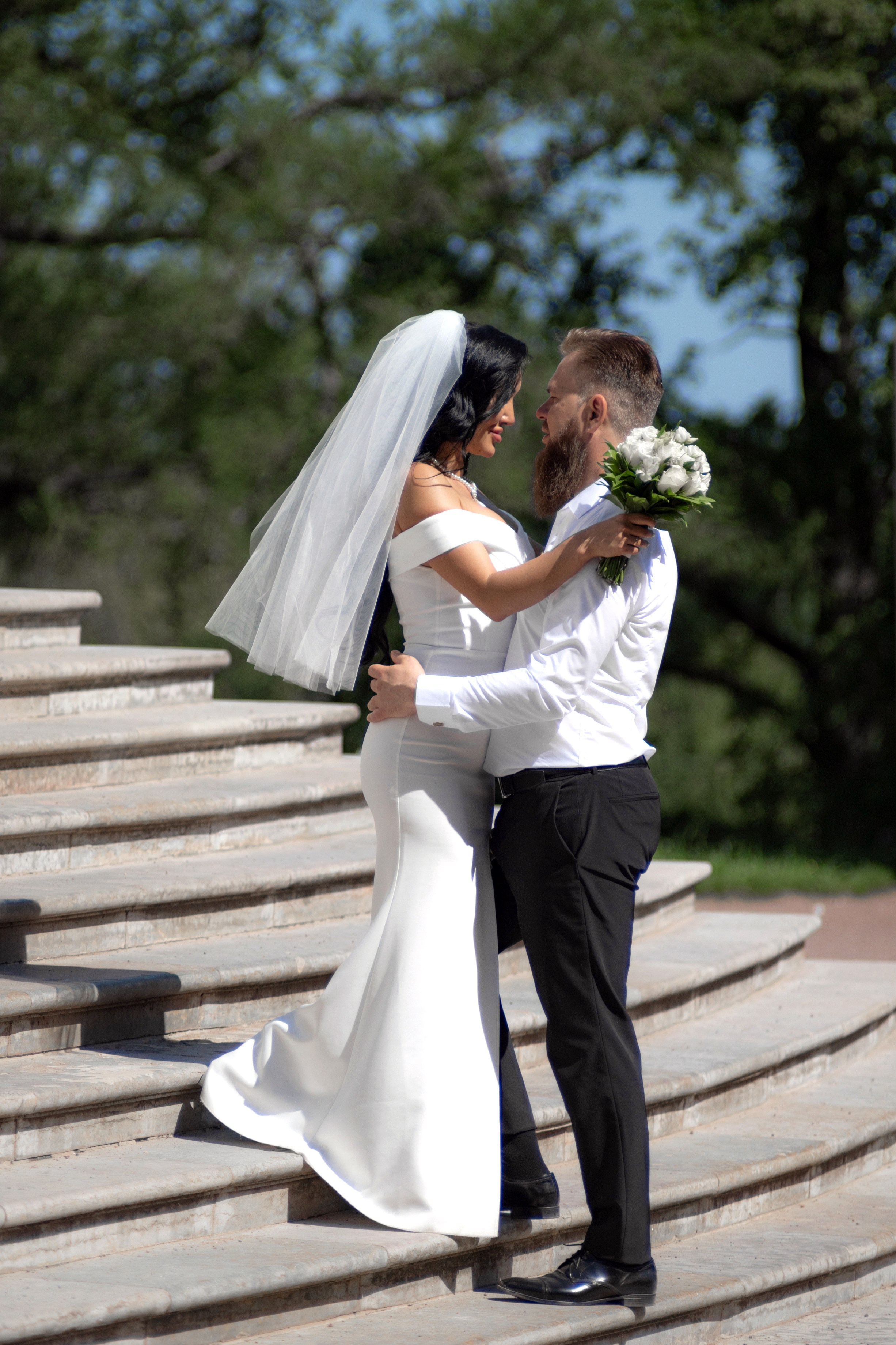 Красивые места для свадебной фотосессии летом в Санкт-Петербурге. Свадебный фотограф Александр Невский в Санкт-Петербурге