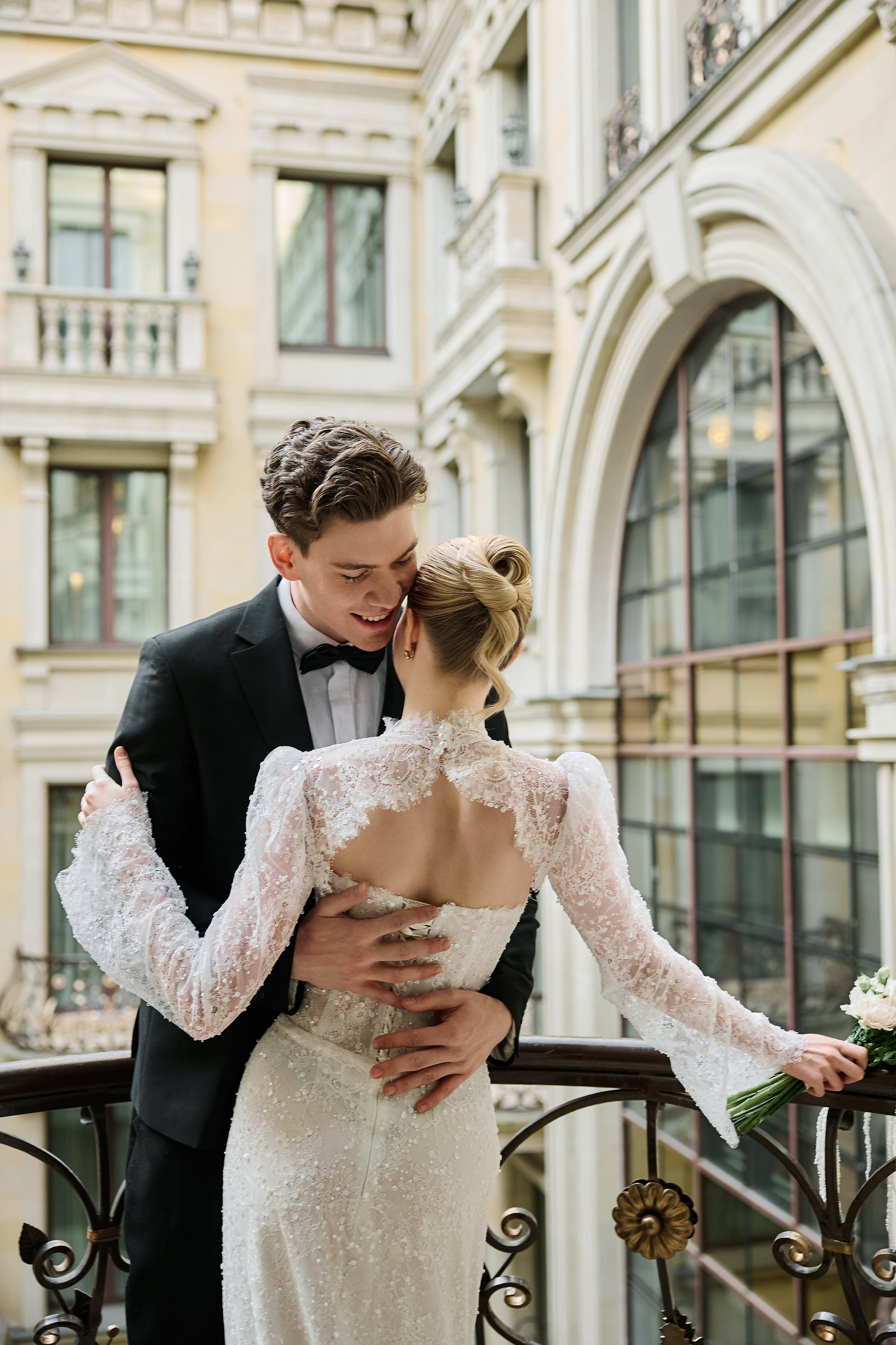 Вадим и Алина. Сборы в отеле St Regis. Свадебный фотограф в Москве и Подмосковье