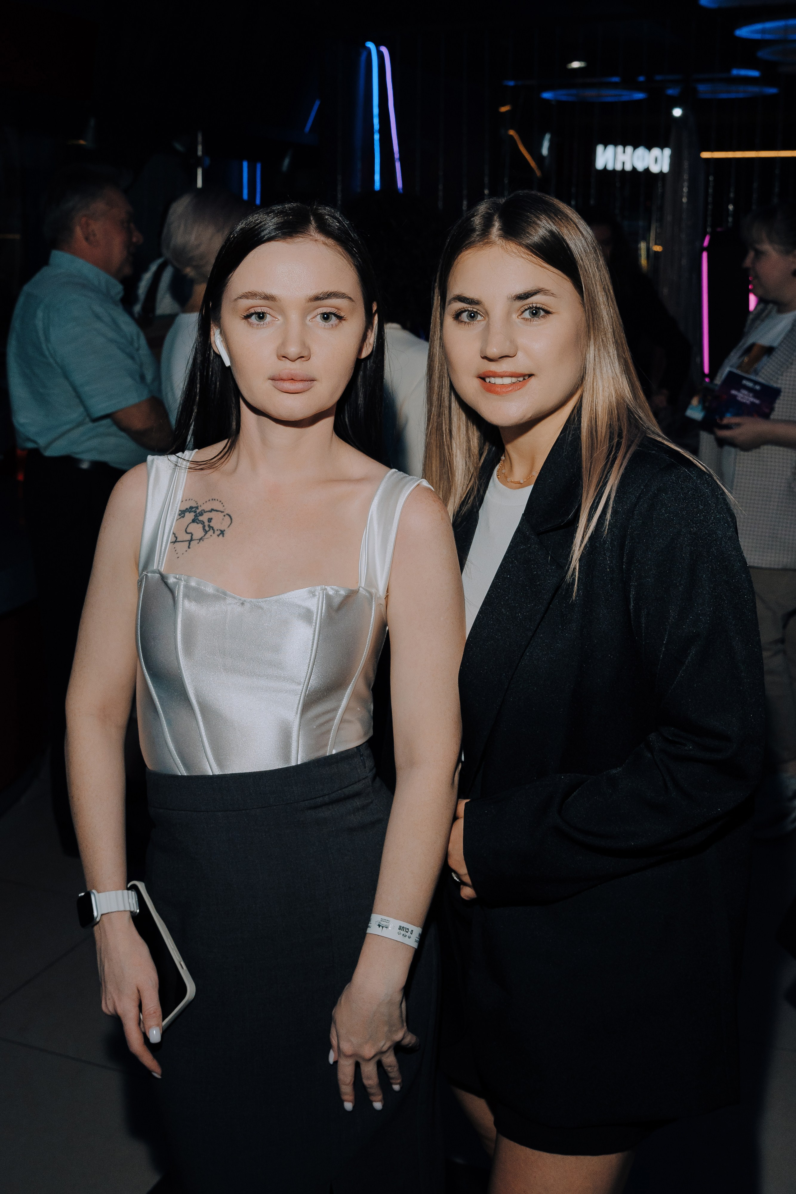 20 ЛЕТ МЕГАПОЛИС ЧЕЛЯБИНСК ХЕДЛАЙНЕР ЕЛКА. Репортажный фотограф Зуев Роман г. Челябинск