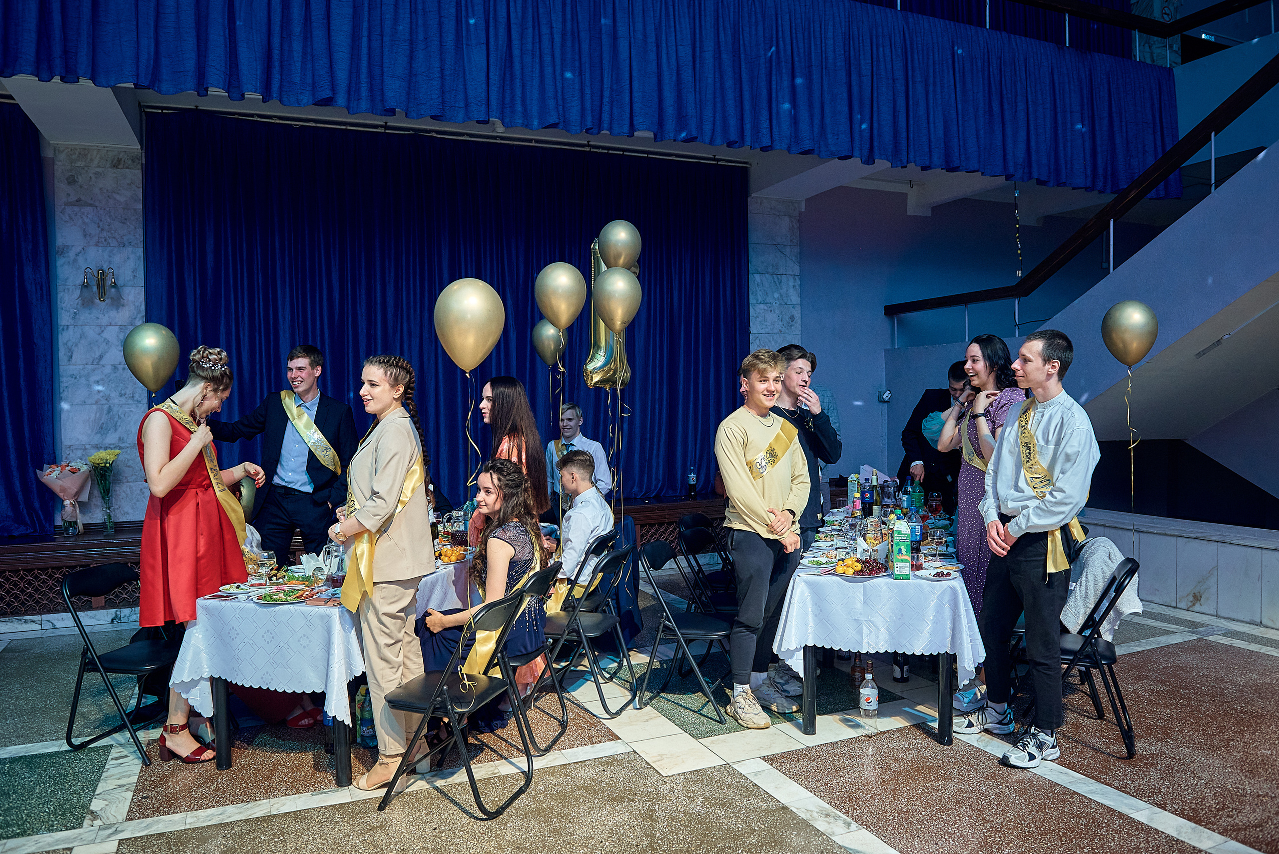 Выпускной 11 кл школа 100 2021 г. Семейный, свадебный, школьный фотограф в Железногорске Целуев Андрей