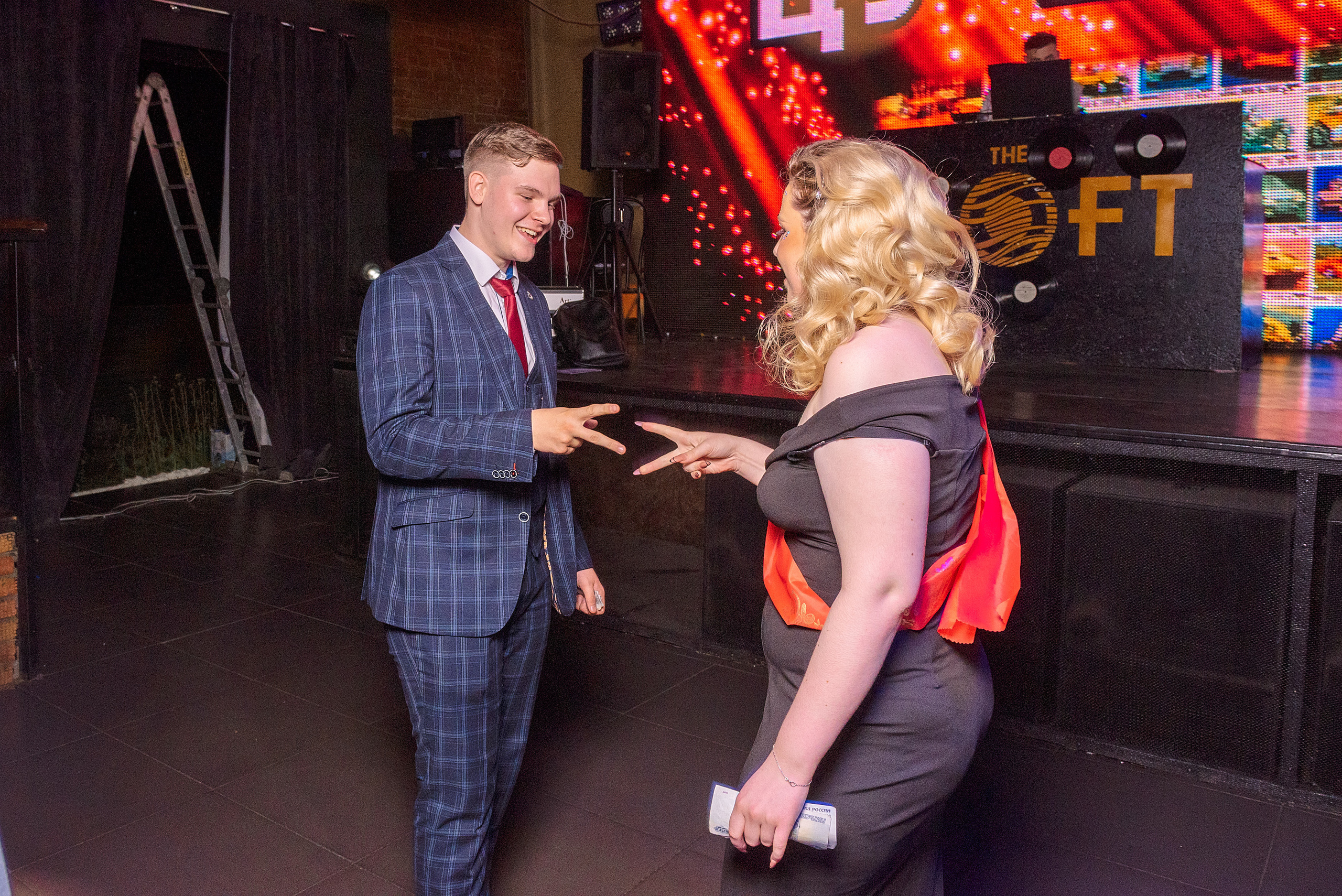 ВЫПУСКНОЙ 11А шк106. Семейный, свадебный, школьный фотограф в Железногорске Целуев Андрей