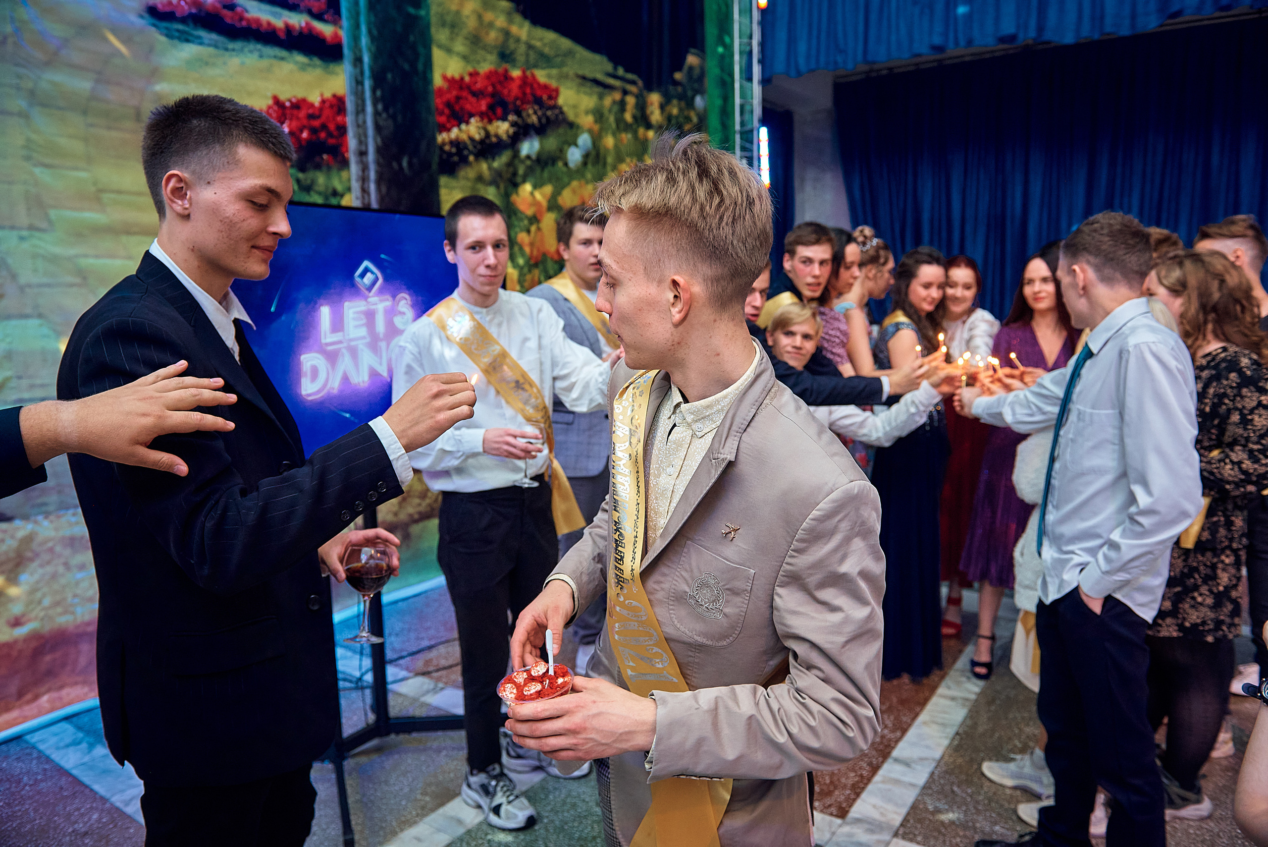 Выпускной 11 кл школа 100 2021 г. Семейный, свадебный, школьный фотограф в Железногорске Целуев Андрей