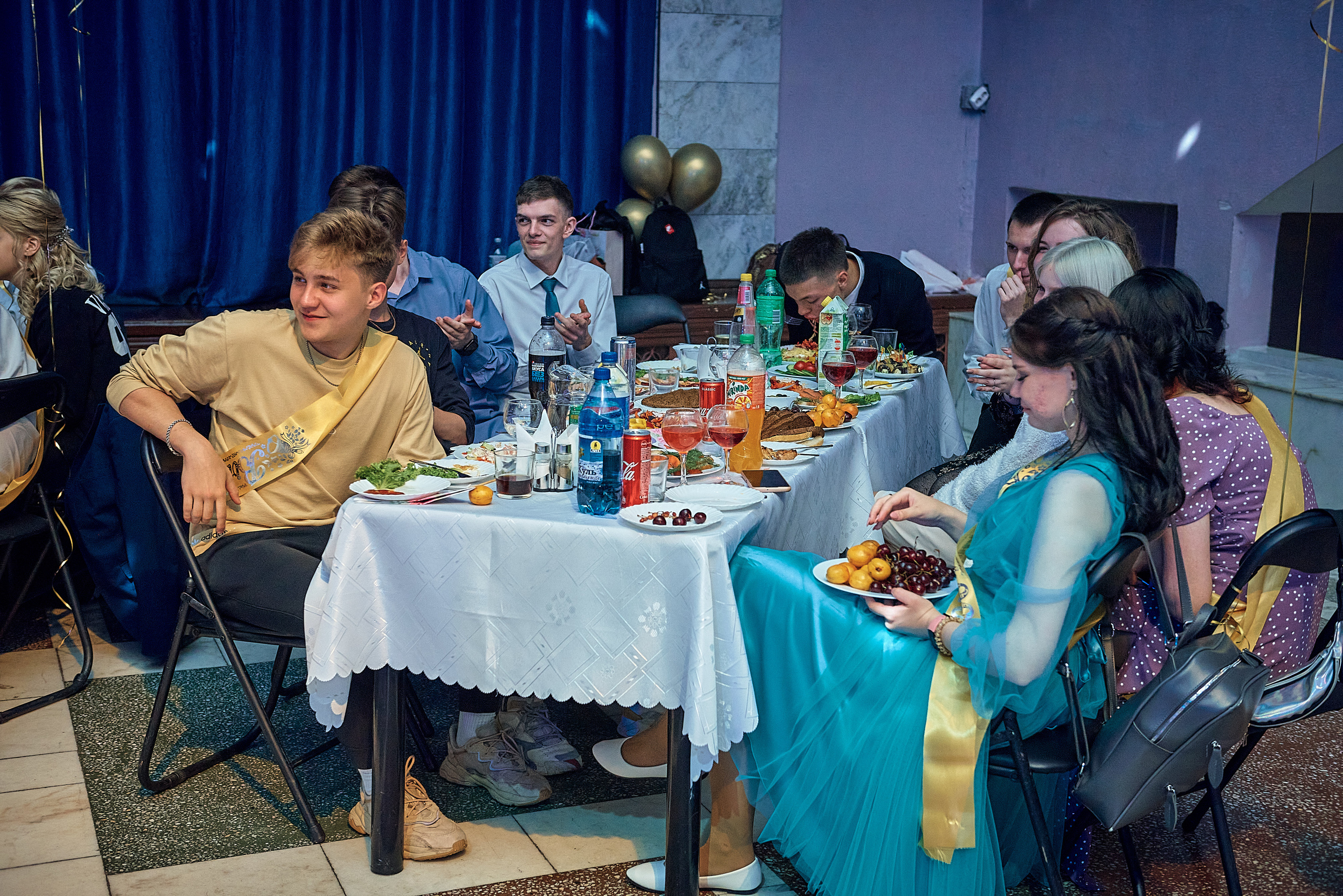 Выпускной 11 кл школа 100 2021 г. Семейный, свадебный, школьный фотограф в Железногорске Целуев Андрей