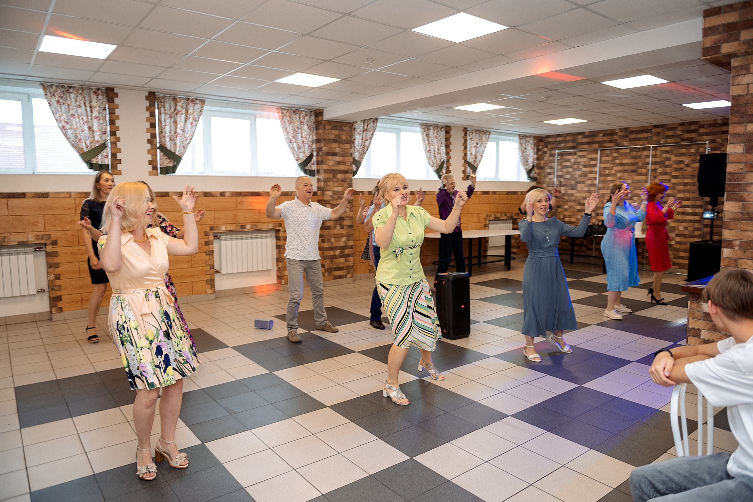 ВЫПУСКНОЙ 9кл. шк.106. Семейный, свадебный, школьный фотограф в Железногорске Целуев Андрей