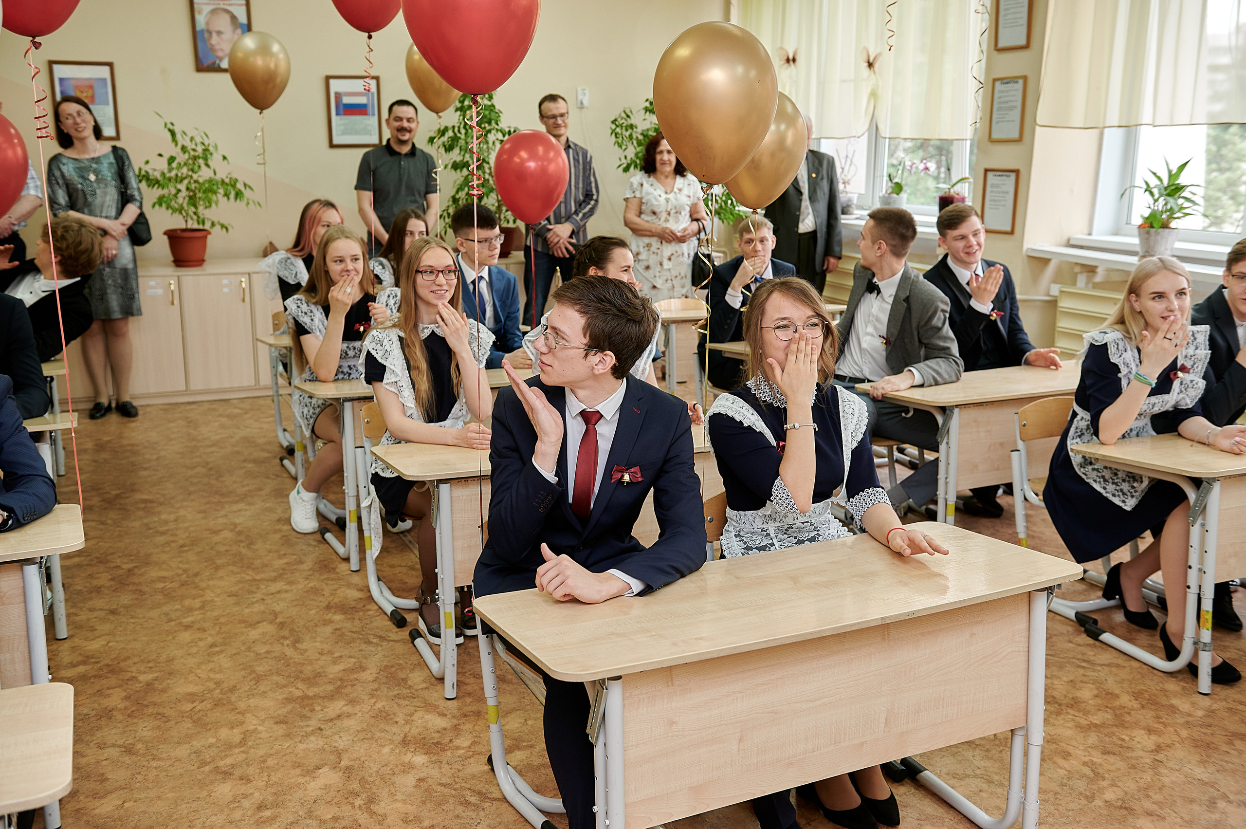 Последний звонок шк. 106 2022. Семейный, свадебный, школьный фотограф в Железногорске Целуев Андрей