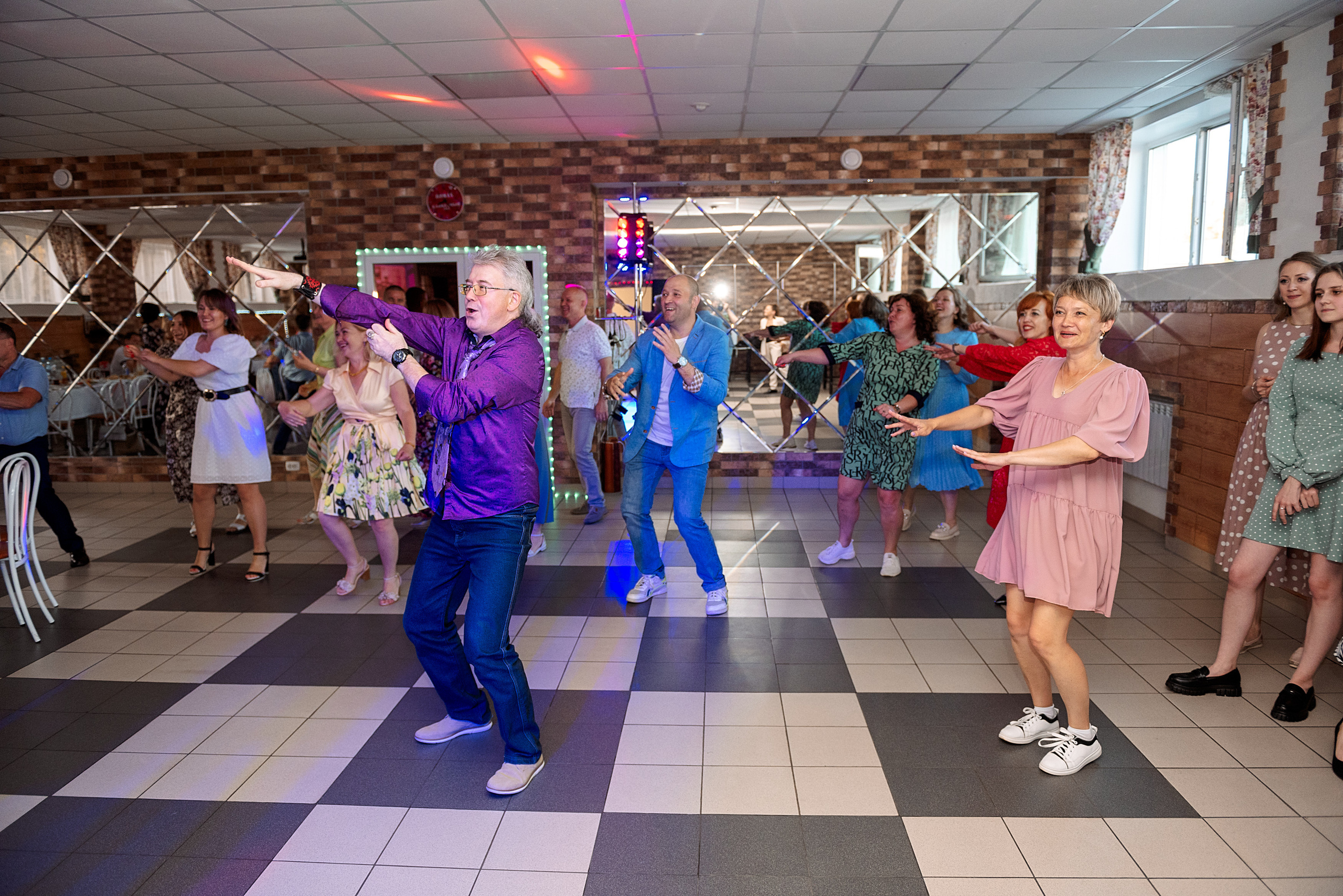 ВЫПУСКНОЙ 9кл. шк.106. Семейный, свадебный, школьный фотограф в Железногорске Целуев Андрей