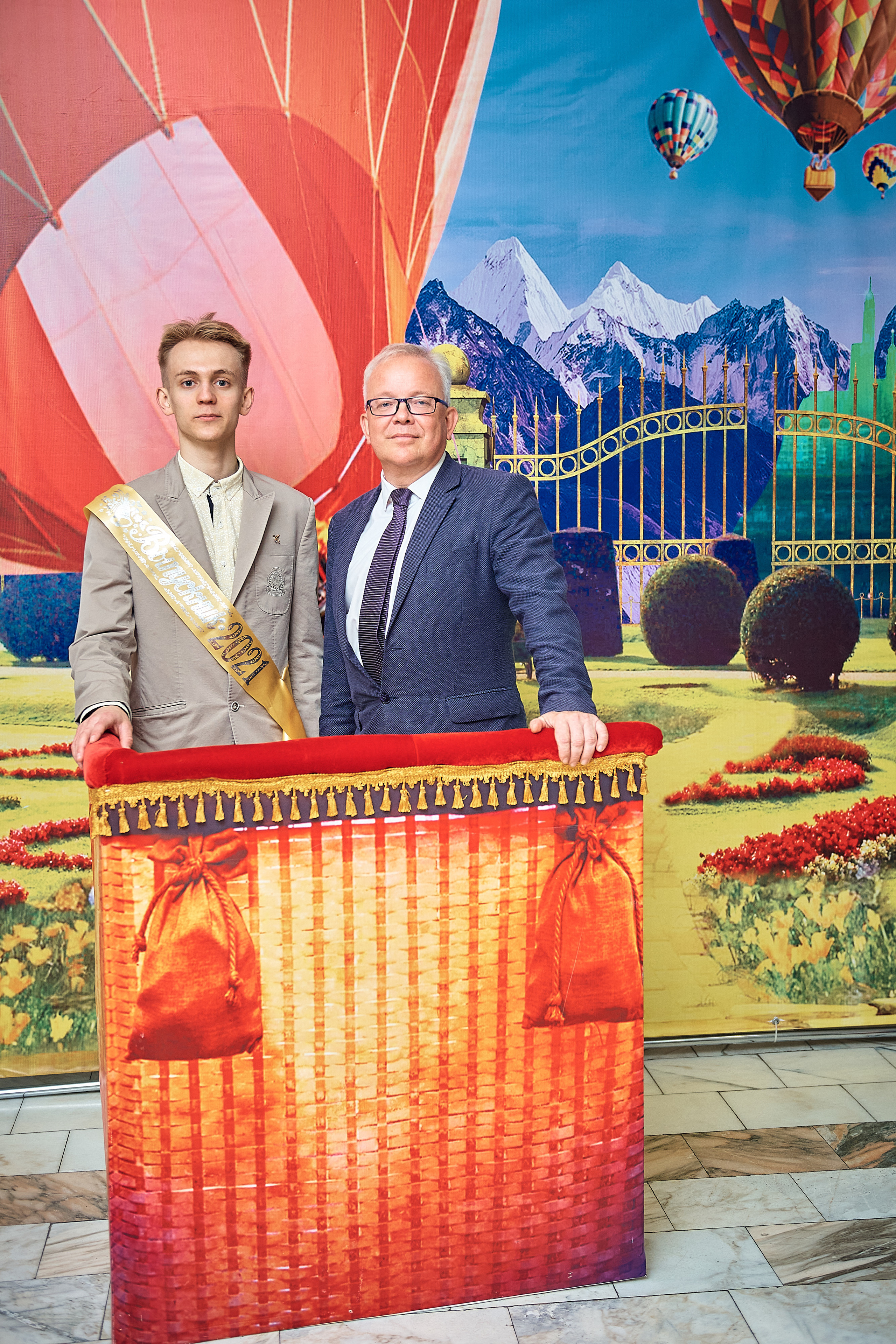 Выпускной 11 кл школа 100 2021 г. Семейный, свадебный, школьный фотограф в Железногорске Целуев Андрей