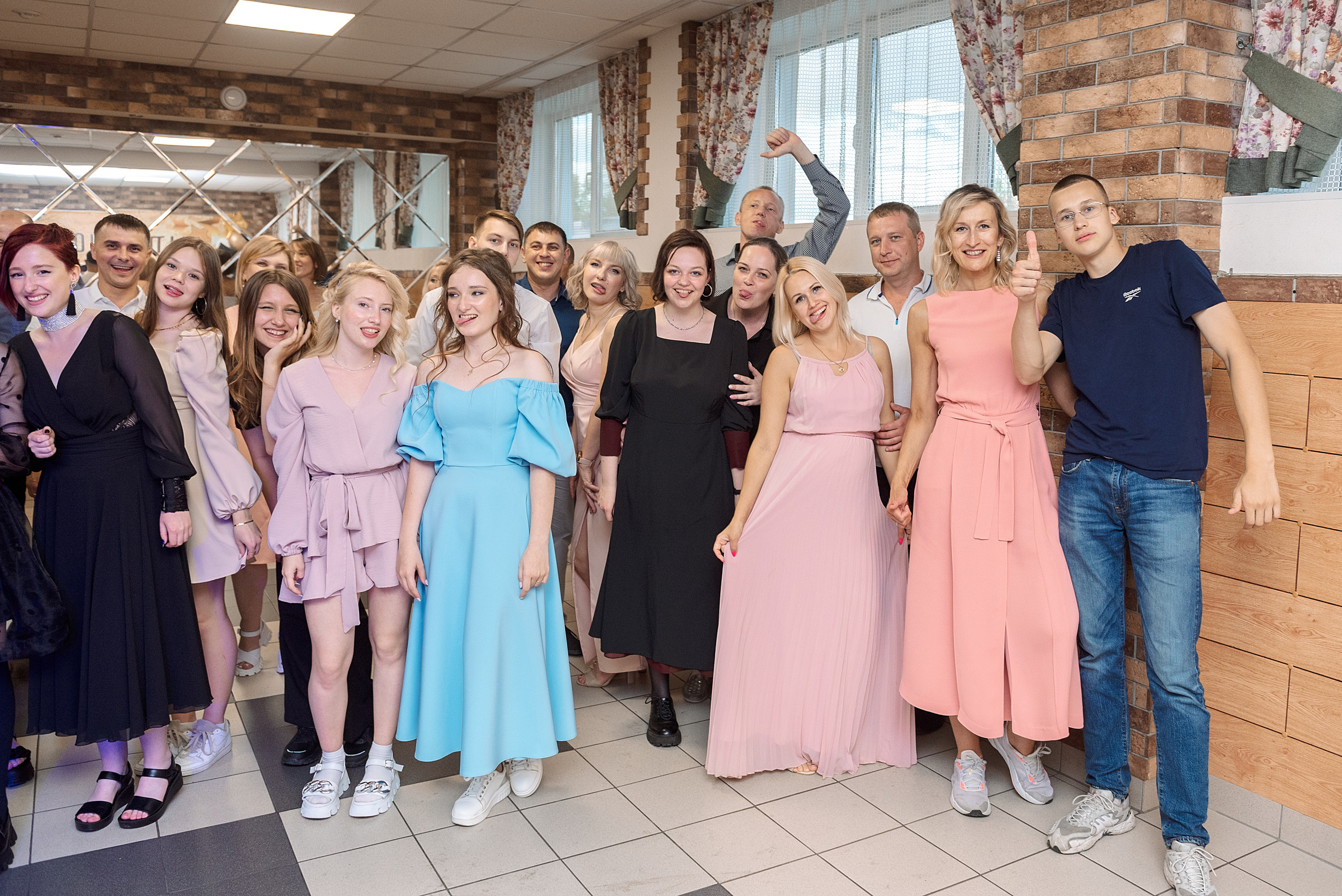 ВЫПУСКНОЙ 9кл. гимназия 91. Семейный, свадебный, школьный фотограф в Железногорске Целуев Андрей