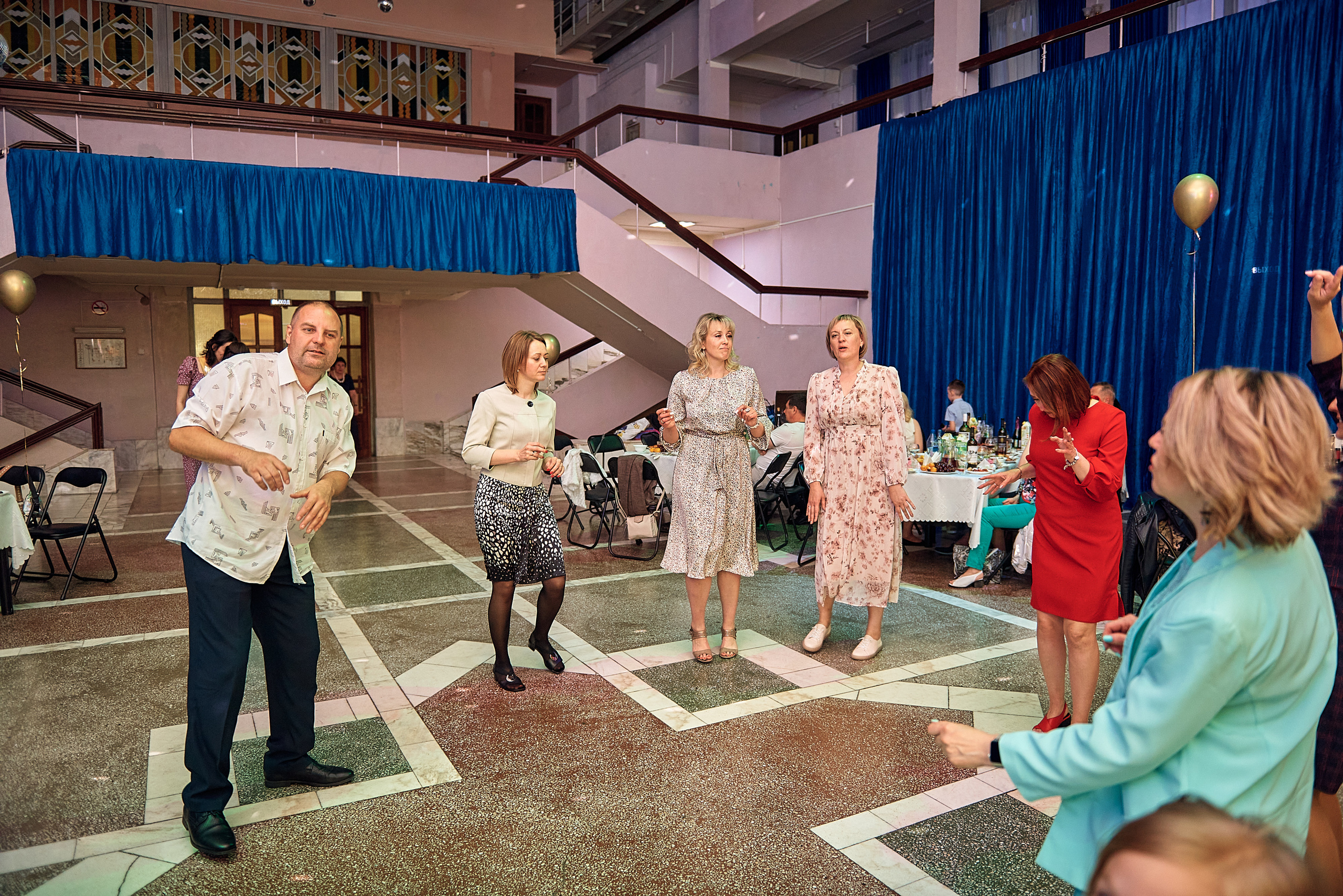 Выпускной 11 кл школа 100 2021 г. Семейный, свадебный, школьный фотограф в Железногорске Целуев Андрей