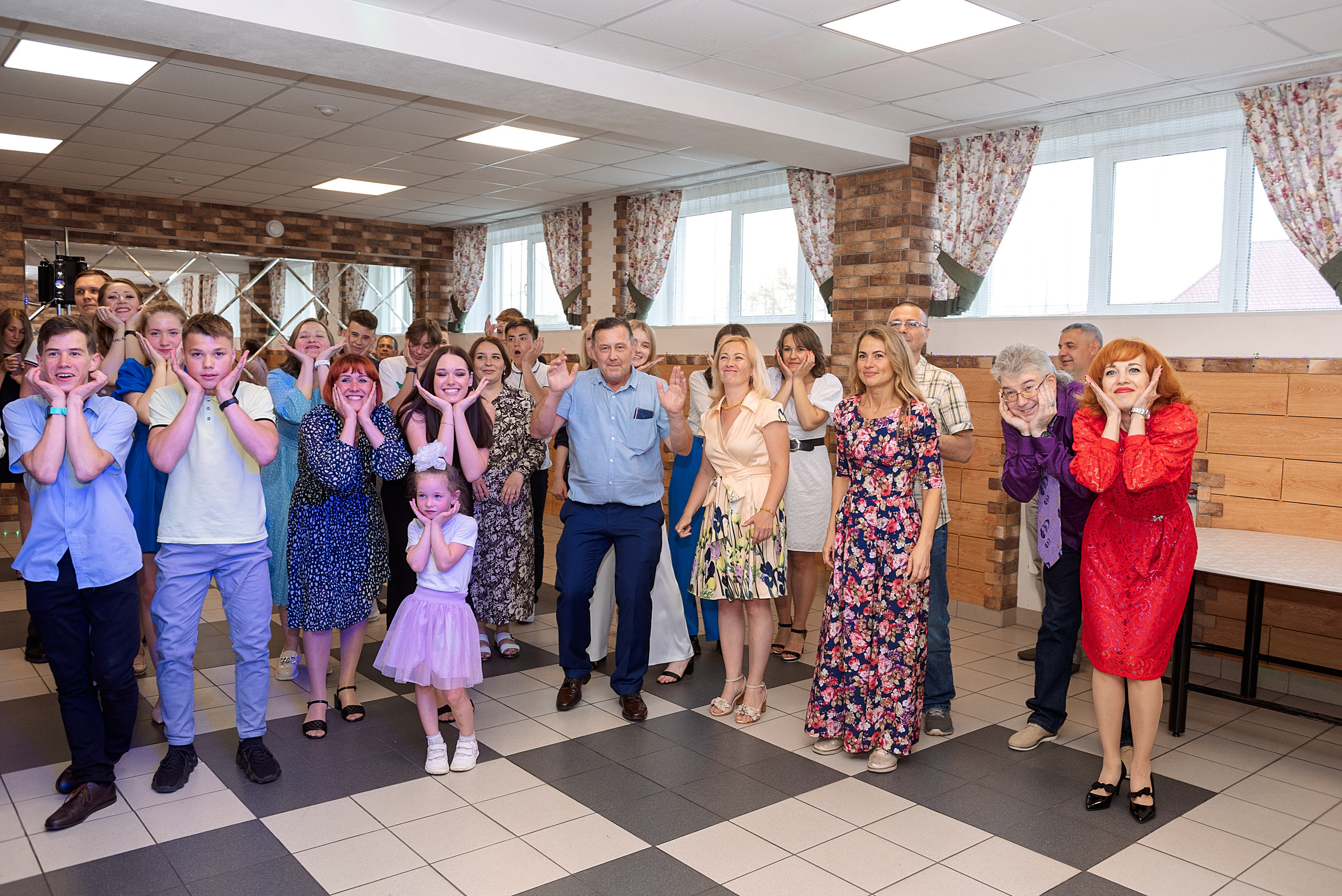 ВЫПУСКНОЙ 9кл. шк.106. Семейный, свадебный, школьный фотограф в Железногорске Целуев Андрей