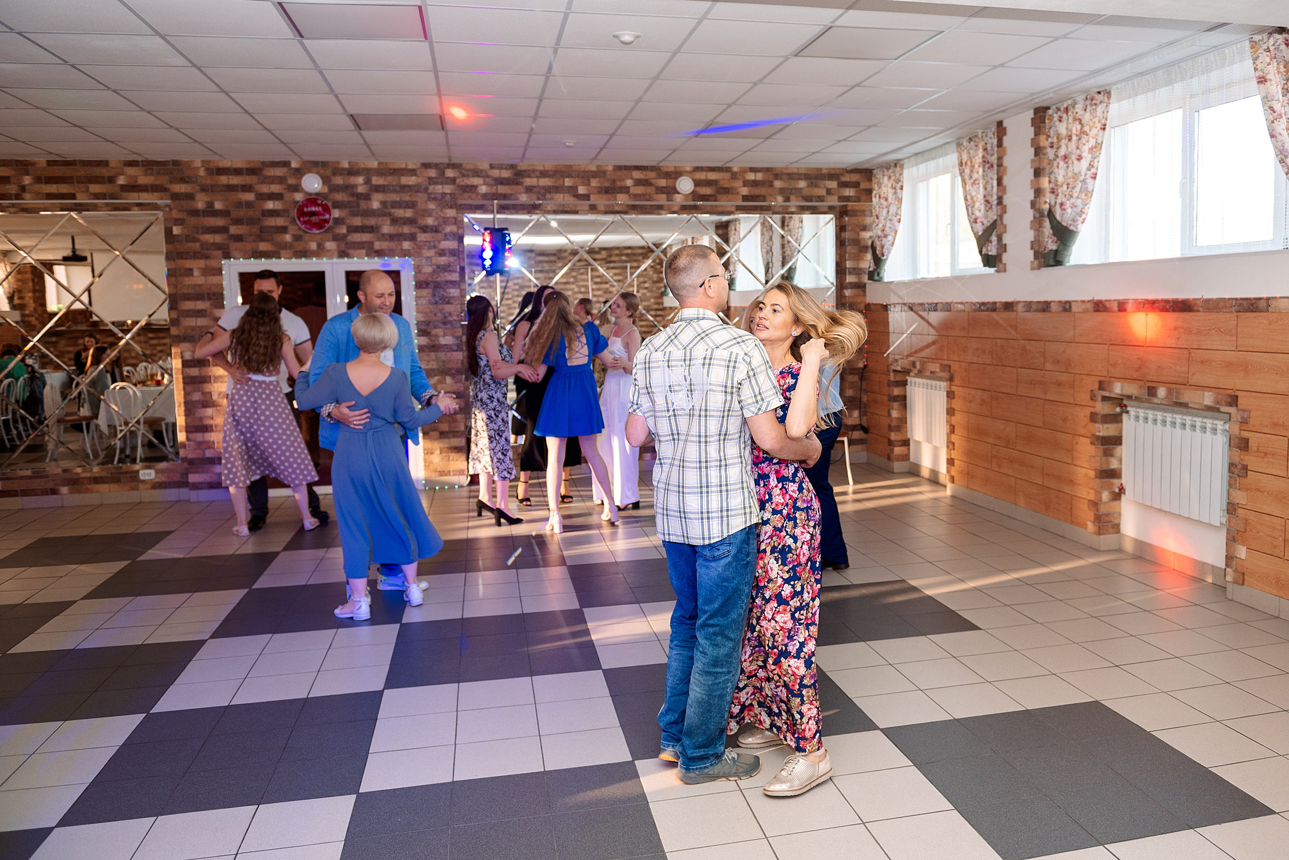 ВЫПУСКНОЙ 9кл. шк.106. Семейный, свадебный, школьный фотограф в Железногорске Целуев Андрей