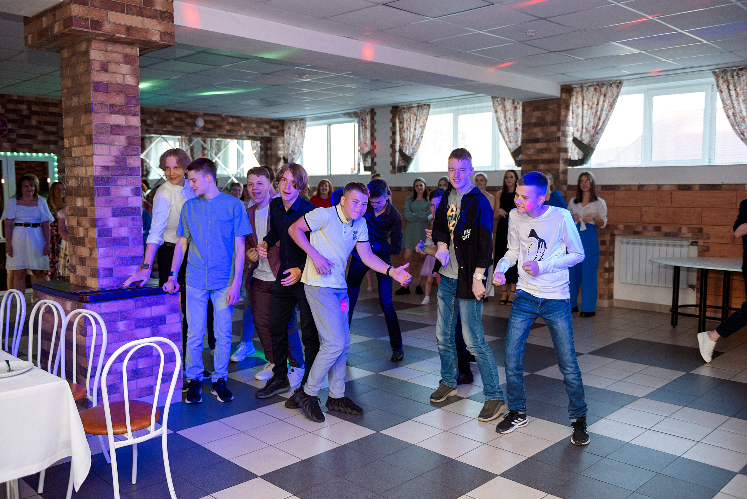 ВЫПУСКНОЙ 9кл. шк.106. Семейный, свадебный, школьный фотограф в Железногорске Целуев Андрей