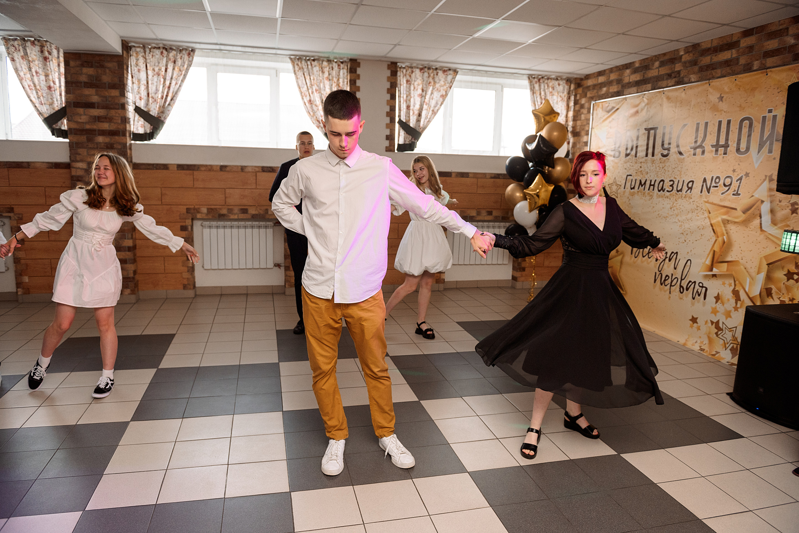 ВЫПУСКНОЙ 9кл. гимназия 91. Семейный, свадебный, школьный фотограф в Железногорске Целуев Андрей