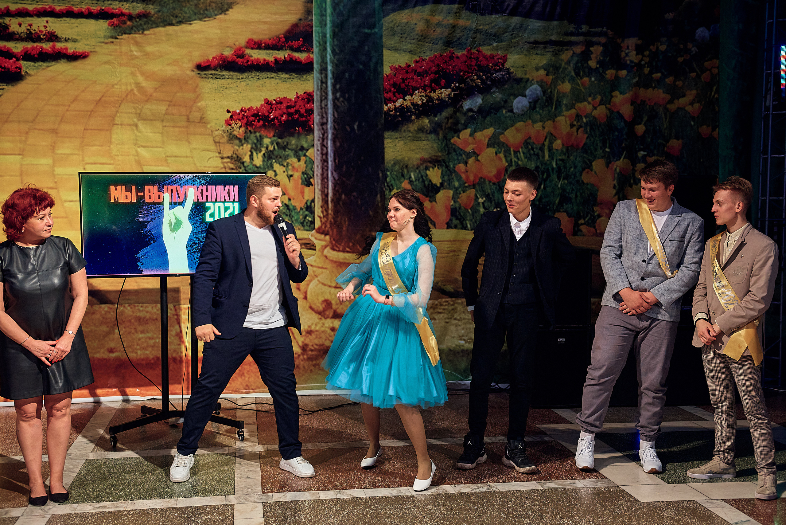 Выпускной 11 кл школа 100 2021 г. Семейный, свадебный, школьный фотограф в Железногорске Целуев Андрей