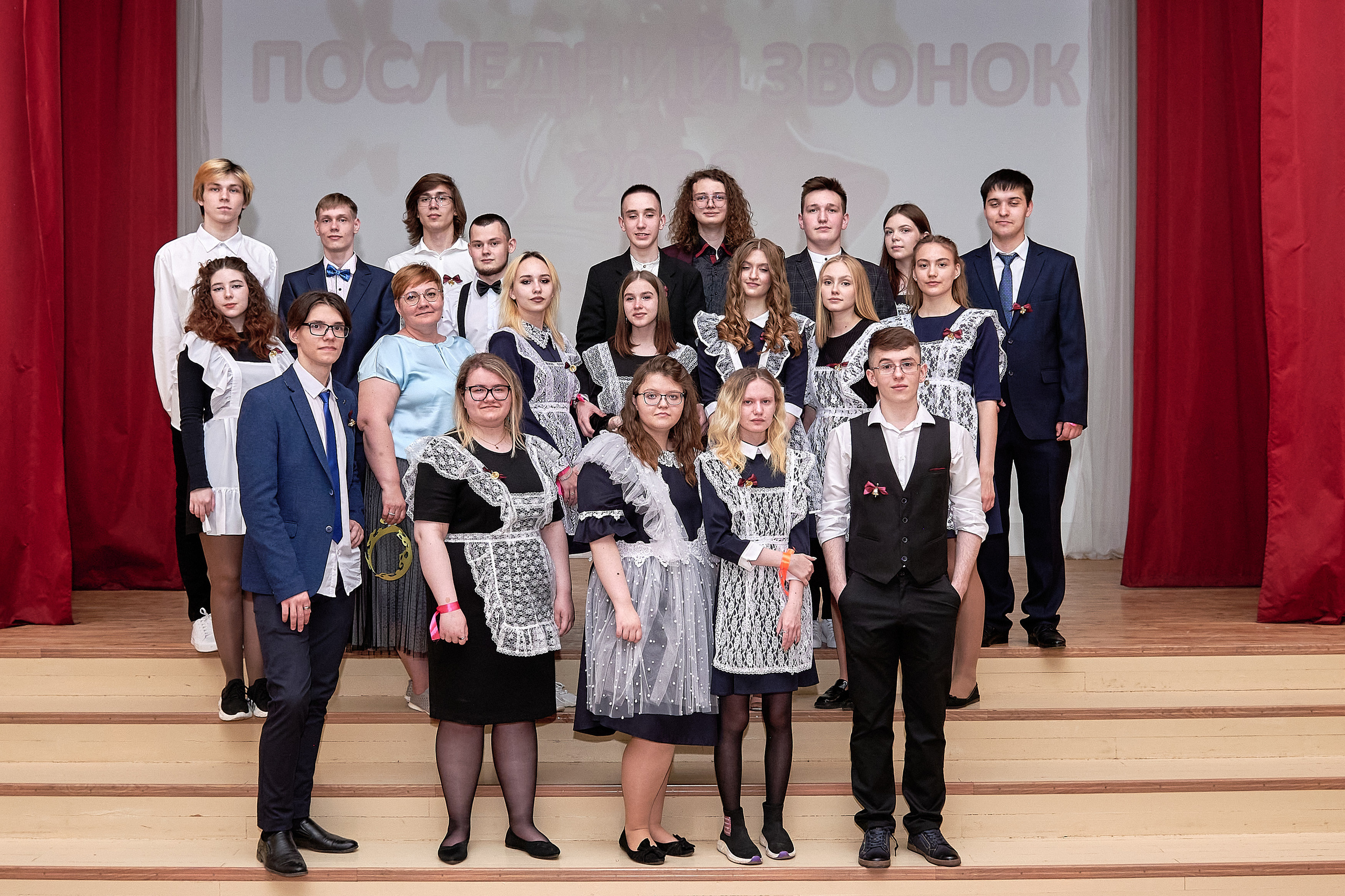 Последний звонок шк. 106 2022. Семейный, свадебный, школьный фотограф в Железногорске Целуев Андрей