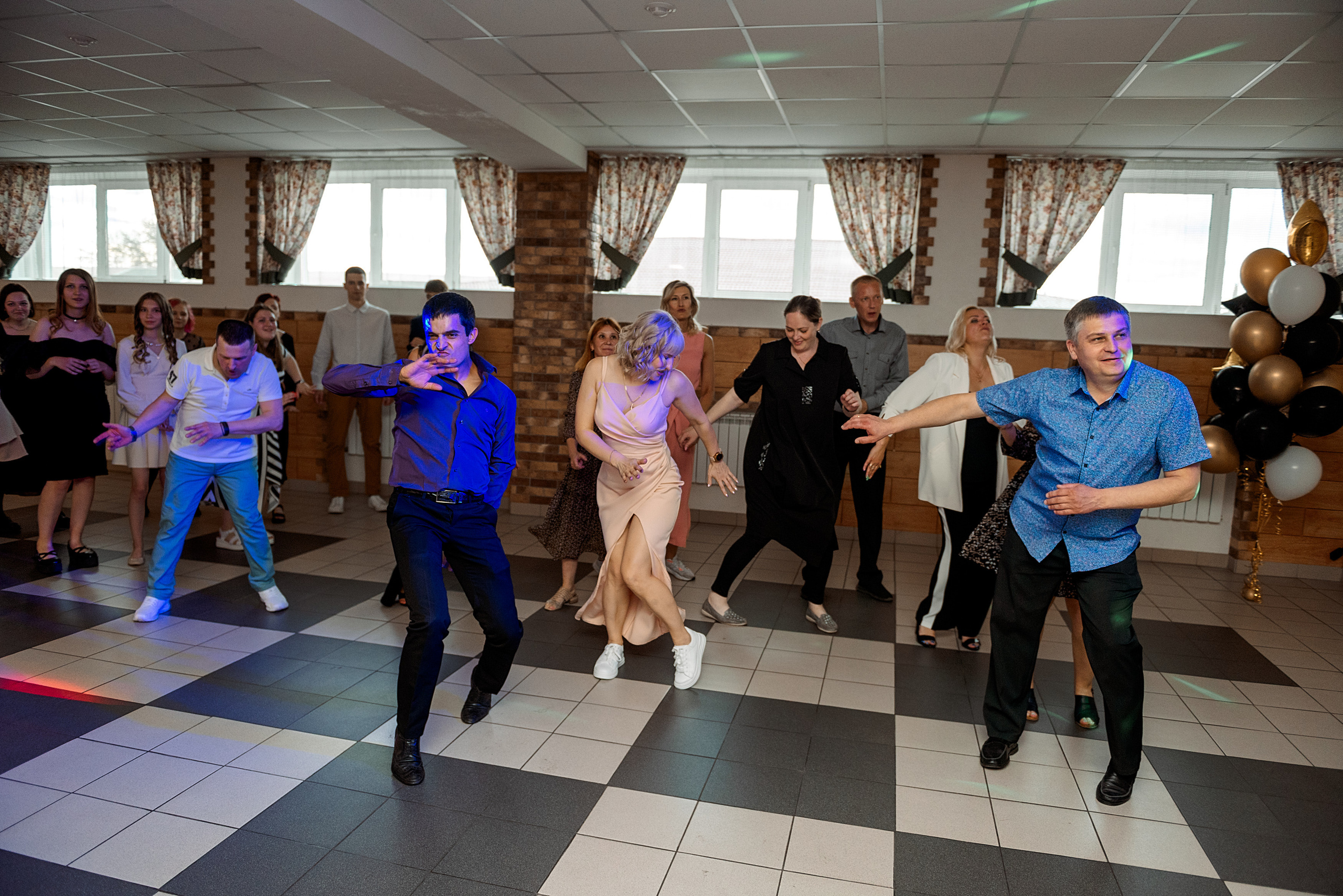 ВЫПУСКНОЙ 9кл. гимназия 91. Семейный, свадебный, школьный фотограф в Железногорске Целуев Андрей