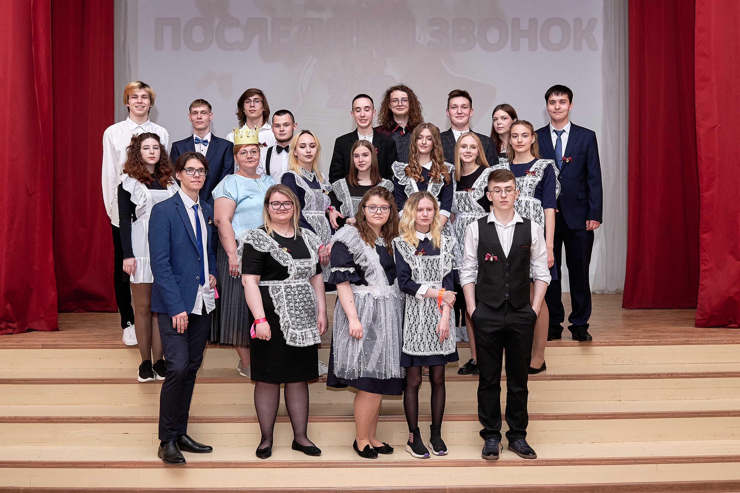 Последний звонок шк. 106 2022. Семейный, свадебный, школьный фотограф в Железногорске Целуев Андрей