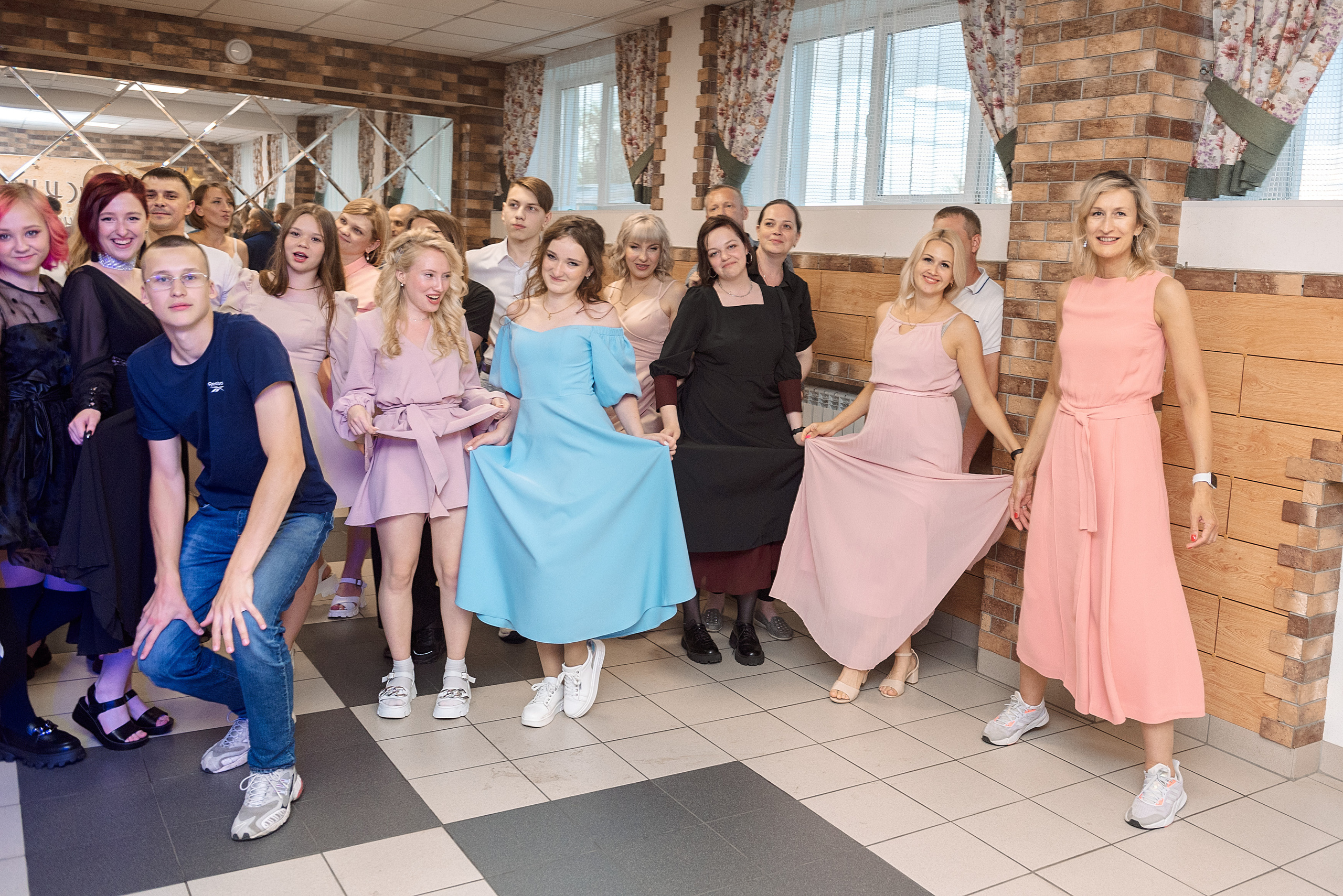 ВЫПУСКНОЙ 9кл. гимназия 91. Семейный, свадебный, школьный фотограф в Железногорске Целуев Андрей