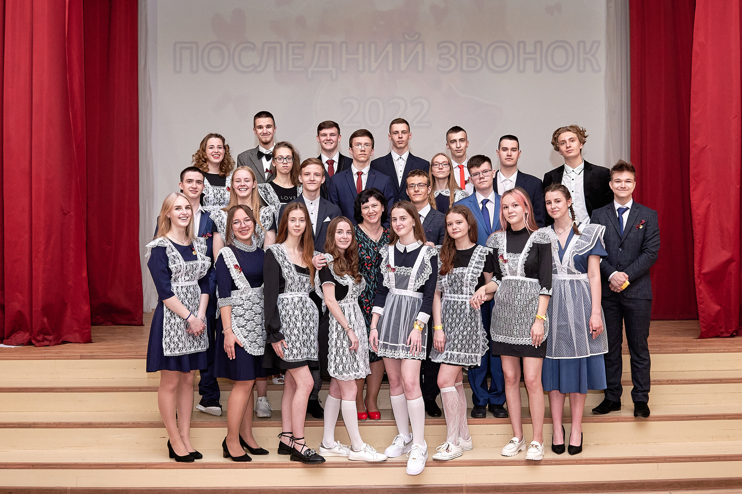 Последний звонок шк. 106 2022. Семейный, свадебный, школьный фотограф в Железногорске Целуев Андрей