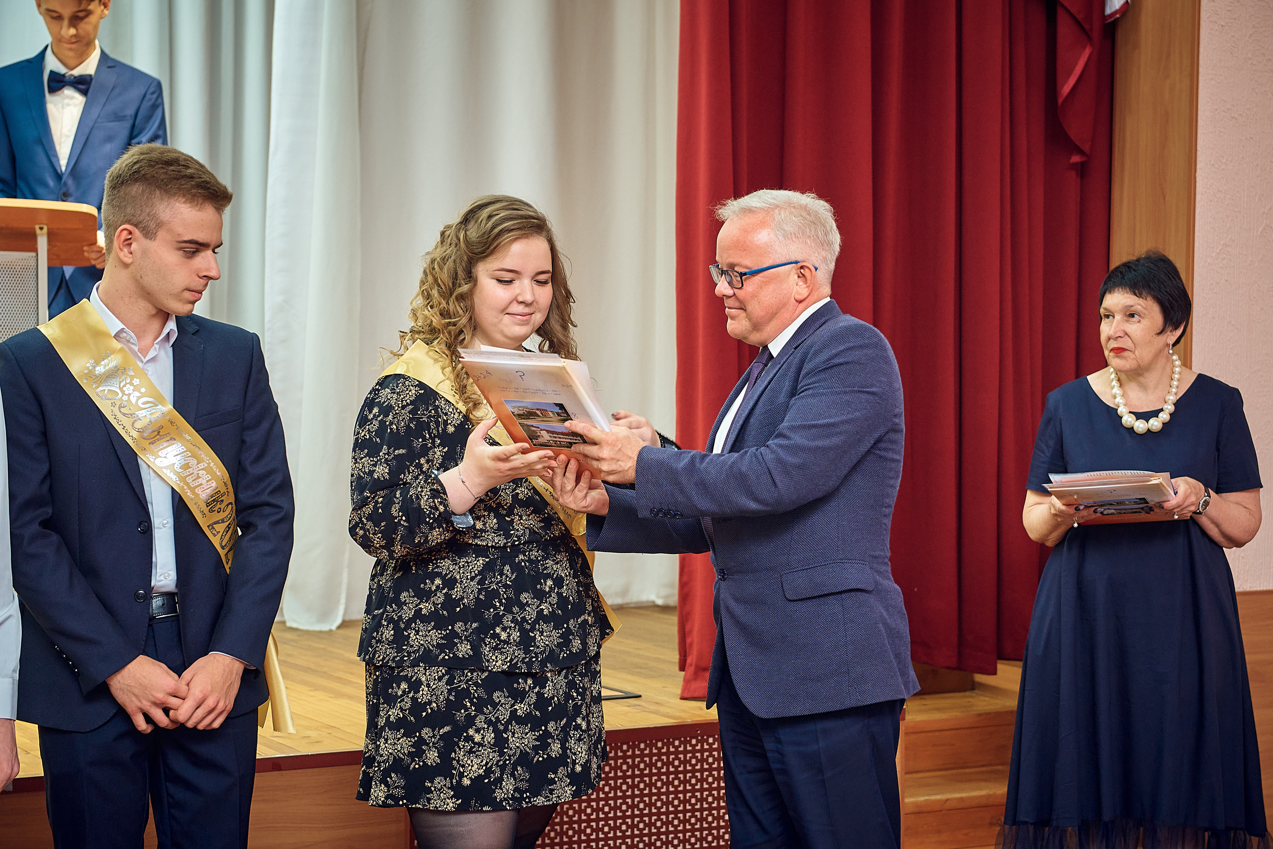 Выпускной 11 кл школа 100 2021 г. Семейный, свадебный, школьный фотограф в Железногорске Целуев Андрей