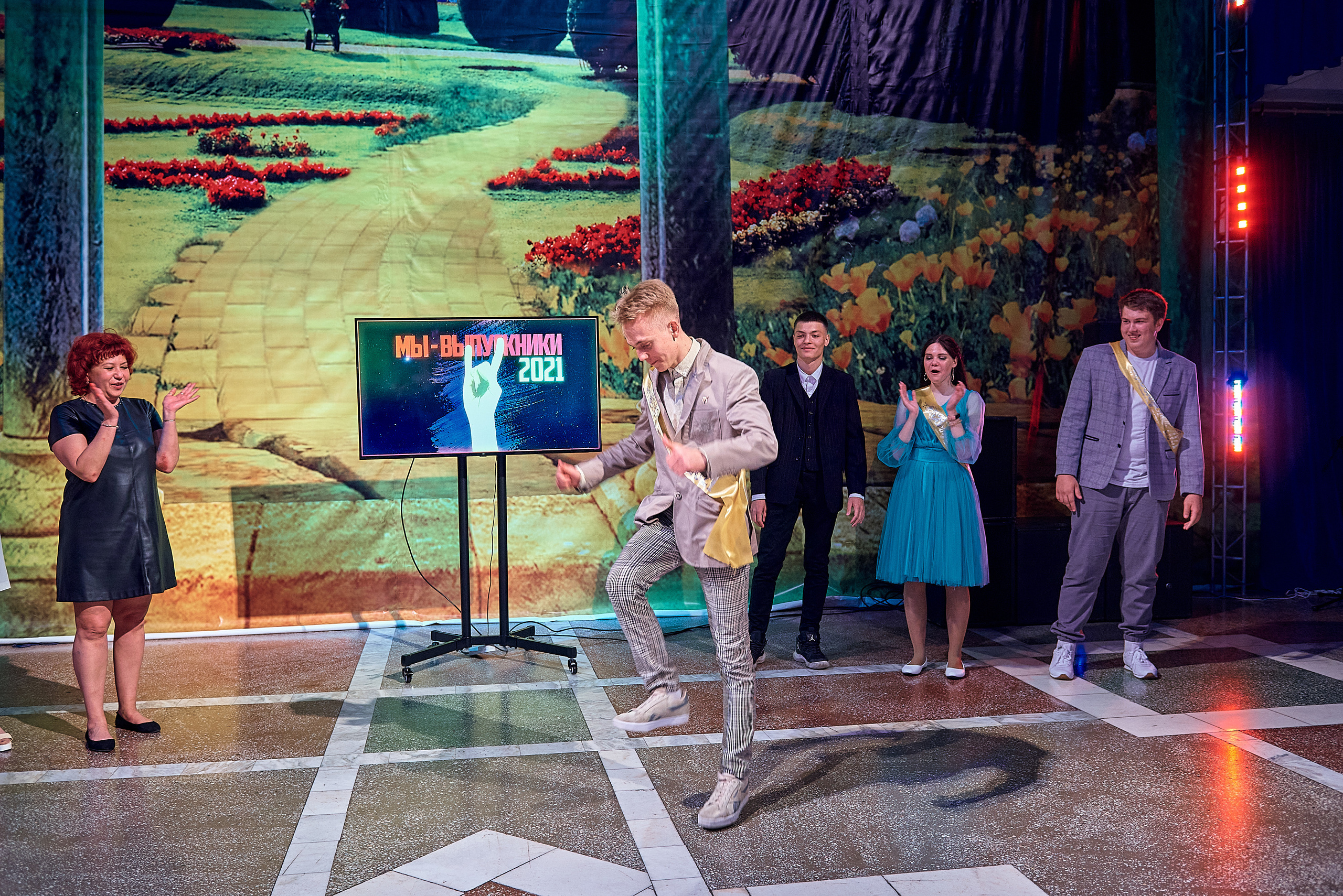 Выпускной 11 кл школа 100 2021 г. Семейный, свадебный, школьный фотограф в Железногорске Целуев Андрей