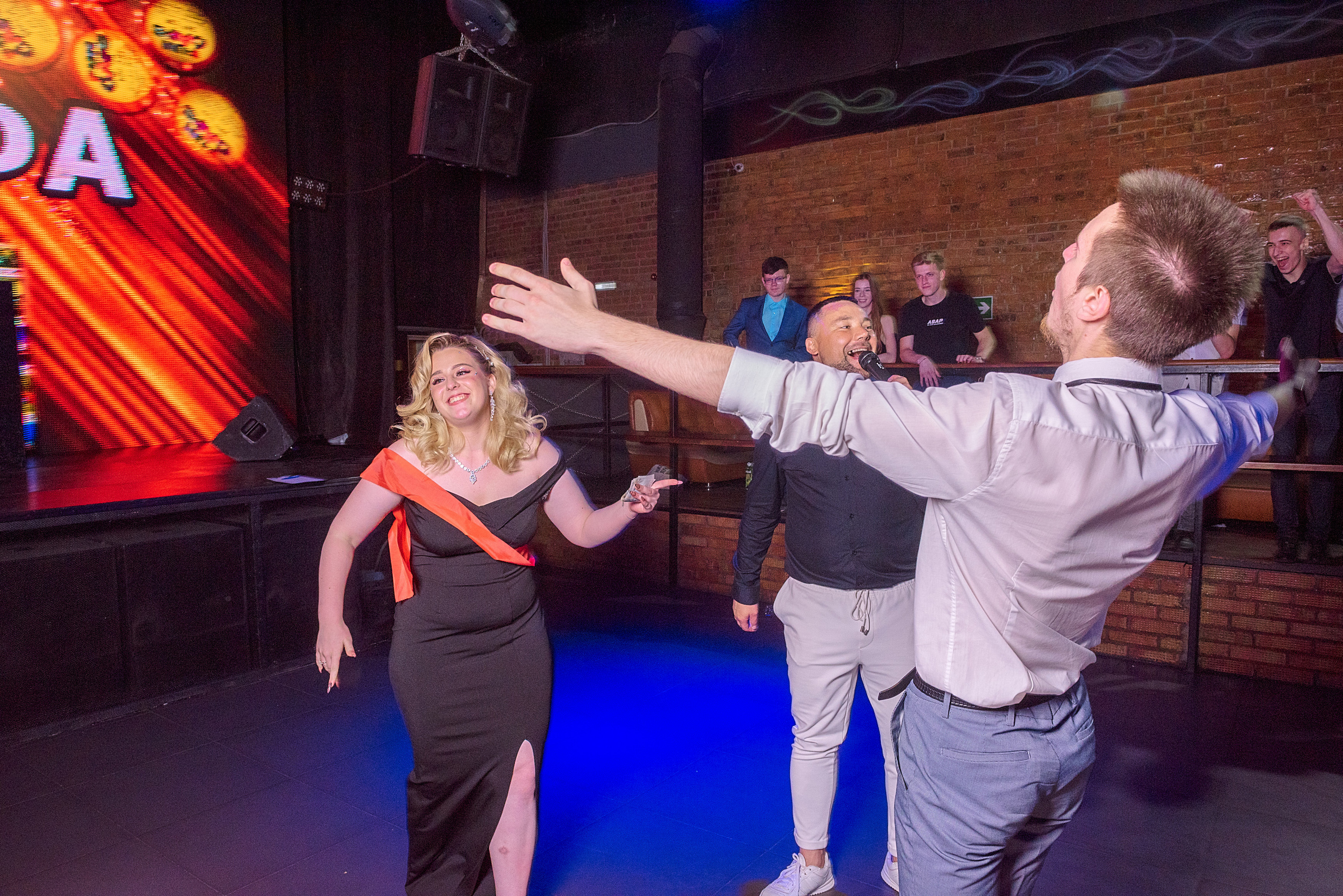 ВЫПУСКНОЙ 11А шк106. Семейный, свадебный, школьный фотограф в Железногорске Целуев Андрей