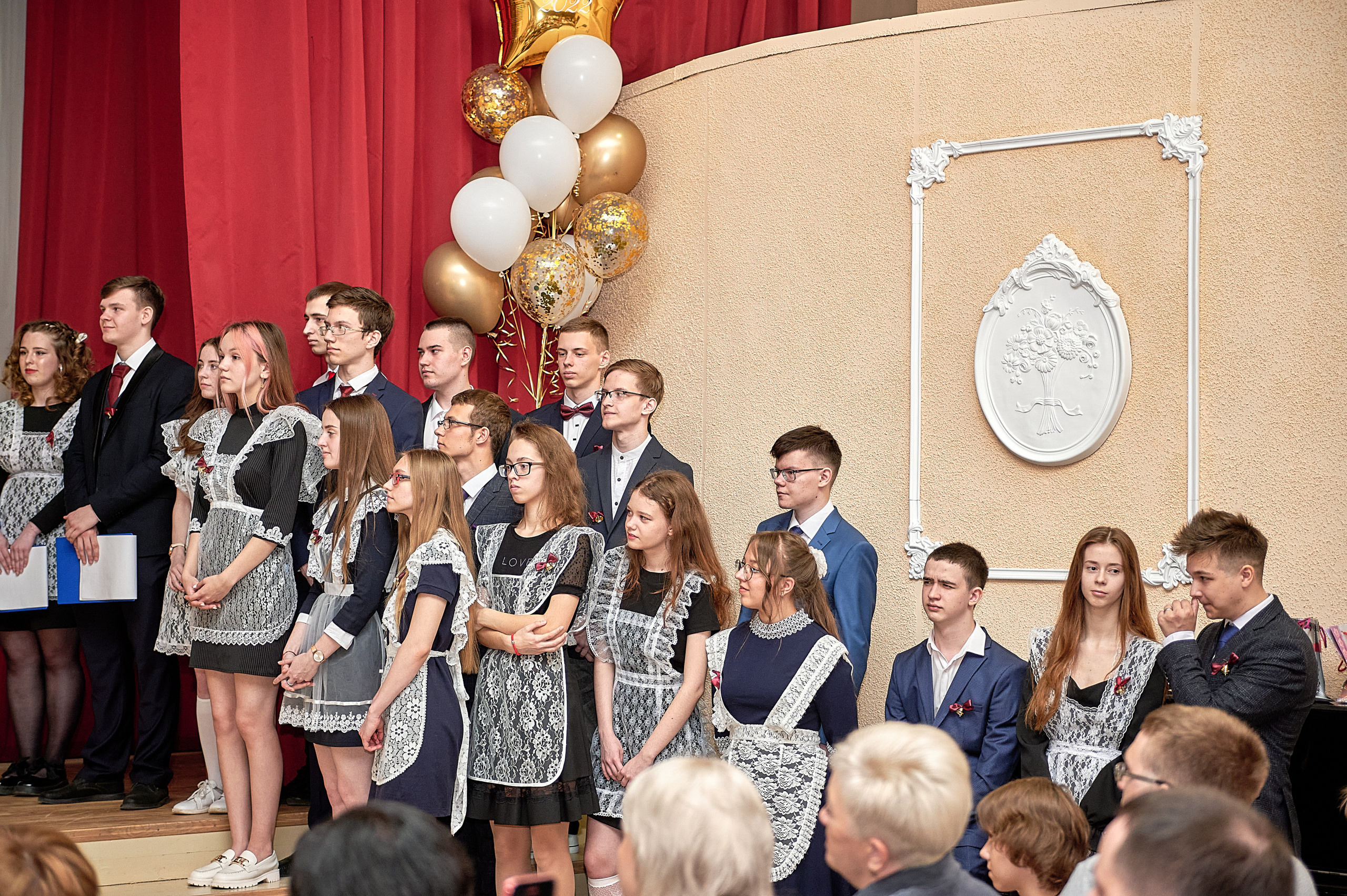 Последний звонок шк. 106 2022. Семейный, свадебный, школьный фотограф в Железногорске Целуев Андрей