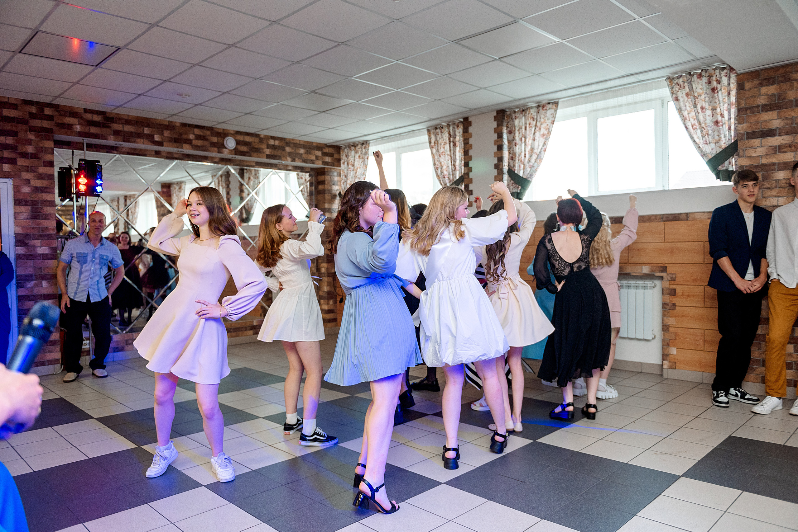 ВЫПУСКНОЙ 9кл. гимназия 91. Семейный, свадебный, школьный фотограф в Железногорске Целуев Андрей