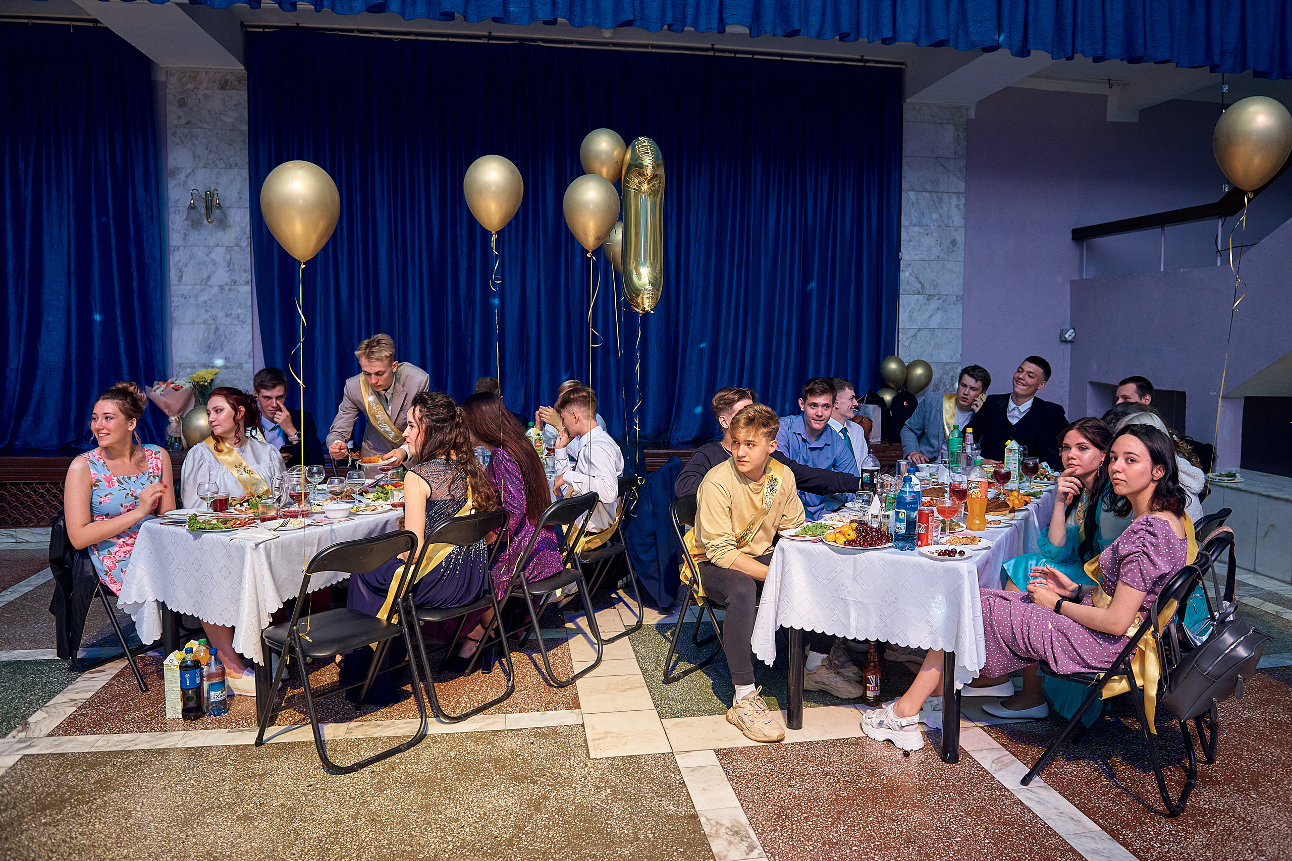 Выпускной 11 кл школа 100 2021 г. Семейный, свадебный, школьный фотограф в Железногорске Целуев Андрей