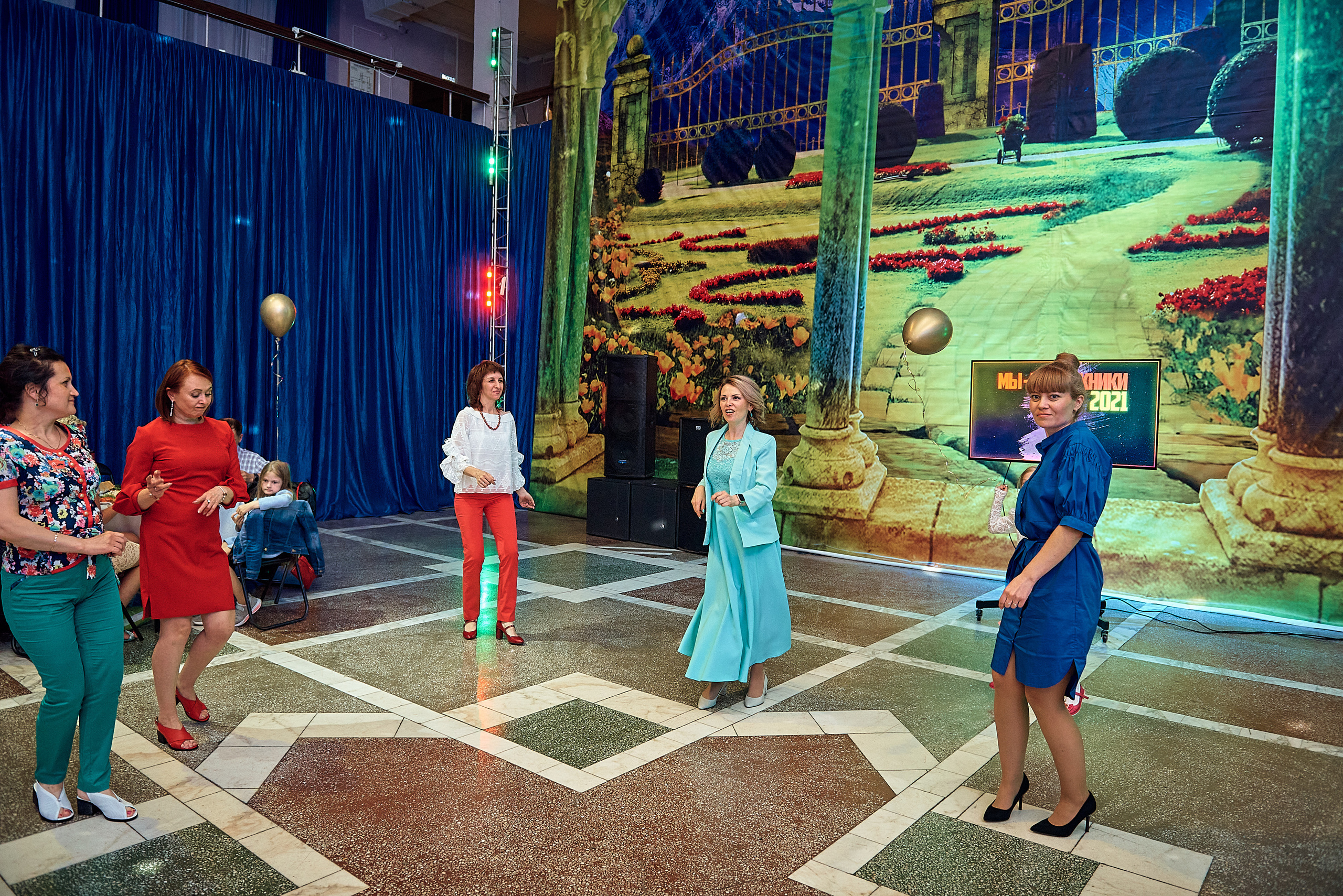 Выпускной 11 кл школа 100 2021 г. Семейный, свадебный, школьный фотограф в Железногорске Целуев Андрей