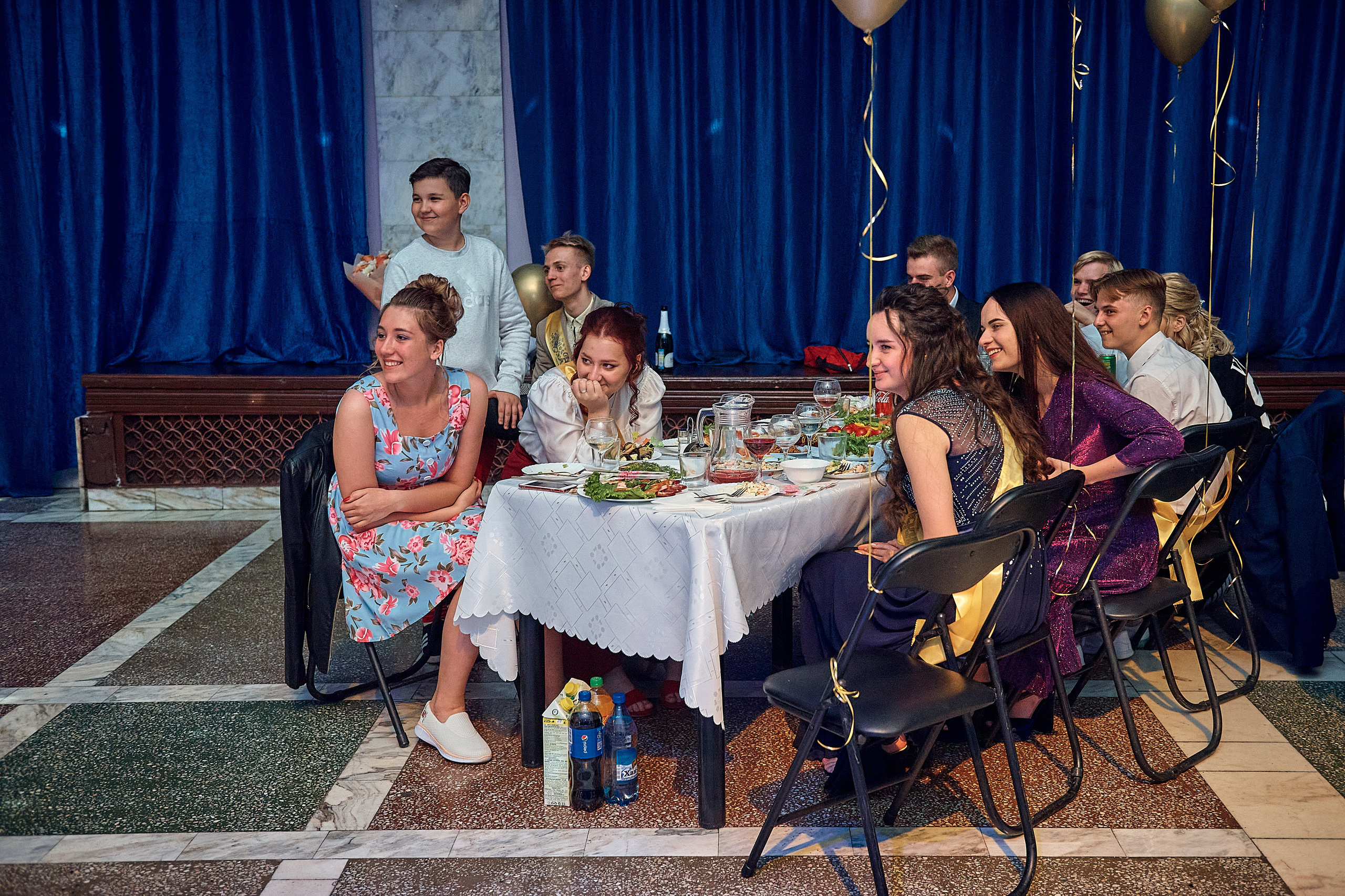 Выпускной 11 кл школа 100 2021 г. Семейный, свадебный, школьный фотограф в Железногорске Целуев Андрей