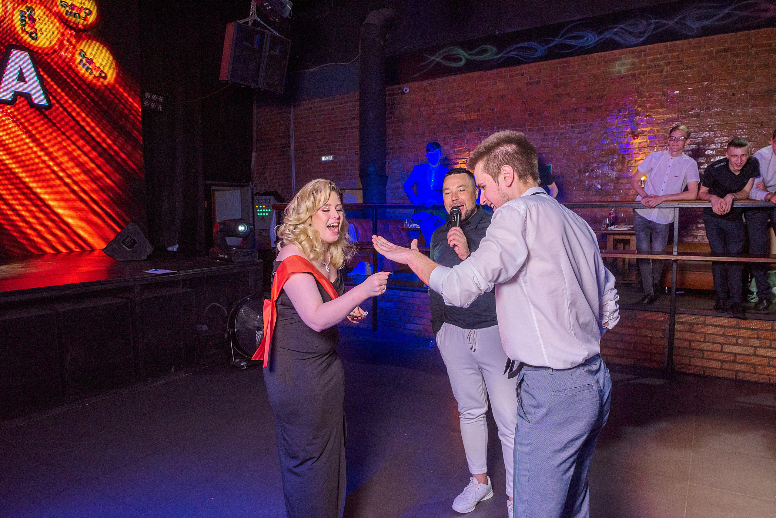 ВЫПУСКНОЙ 11А шк106. Семейный, свадебный, школьный фотограф в Железногорске Целуев Андрей