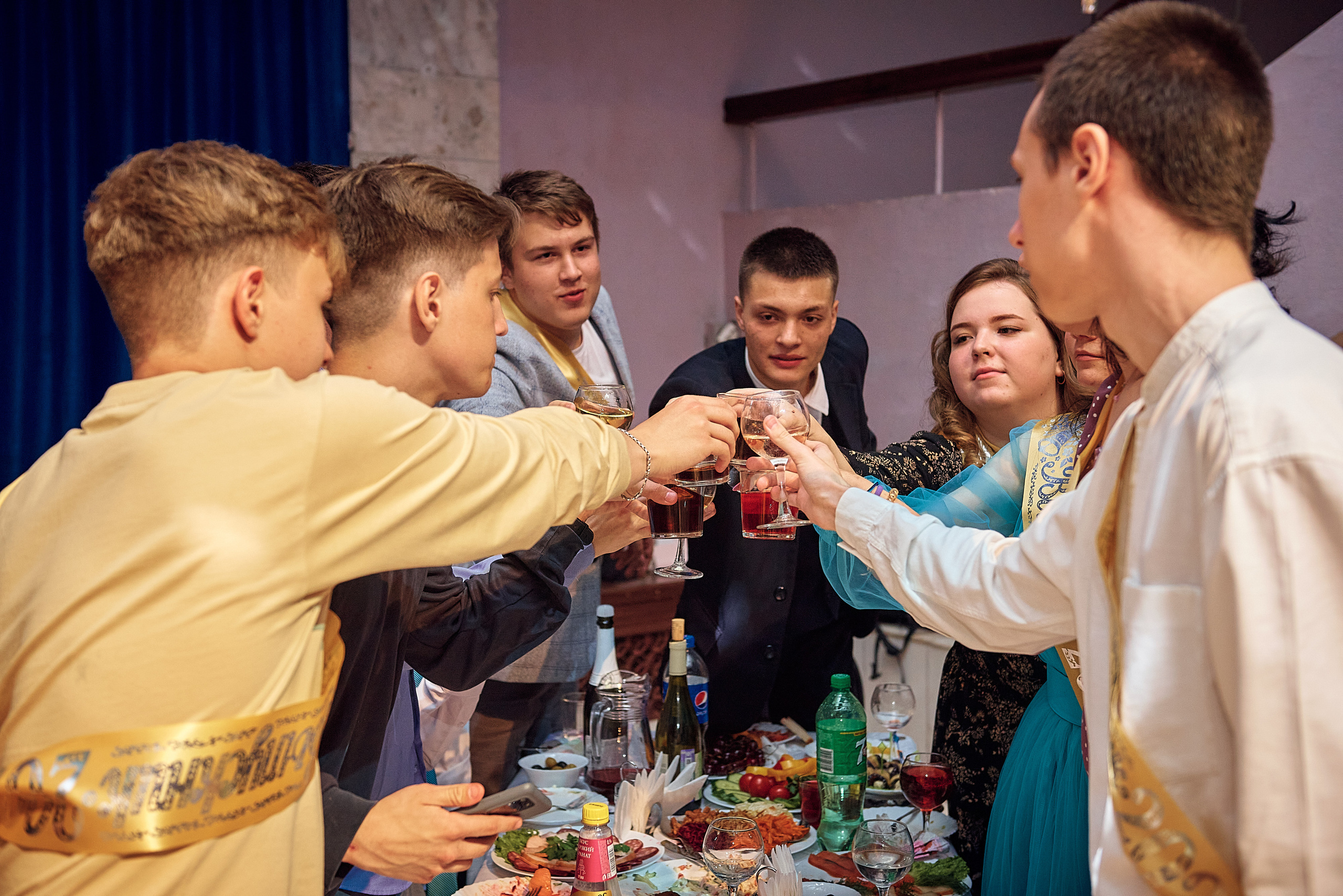 Выпускной 11 кл школа 100 2021 г. Семейный, свадебный, школьный фотограф в Железногорске Целуев Андрей