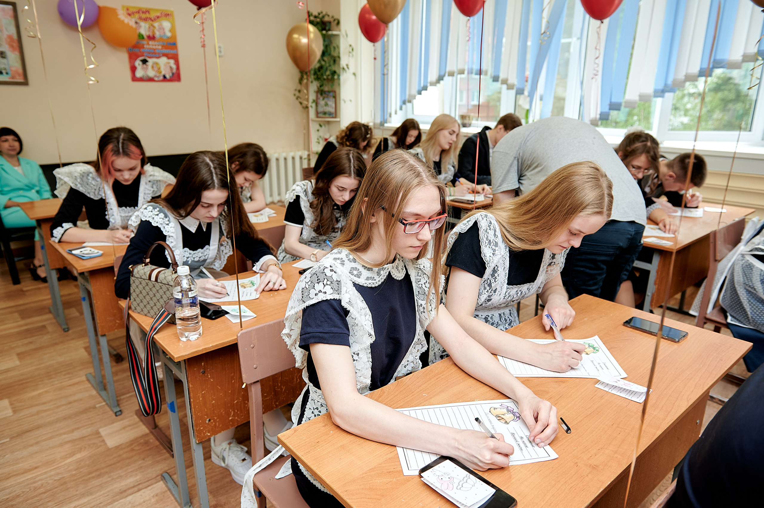 Последний звонок шк. 106 2022. Семейный, свадебный, школьный фотограф в Железногорске Целуев Андрей