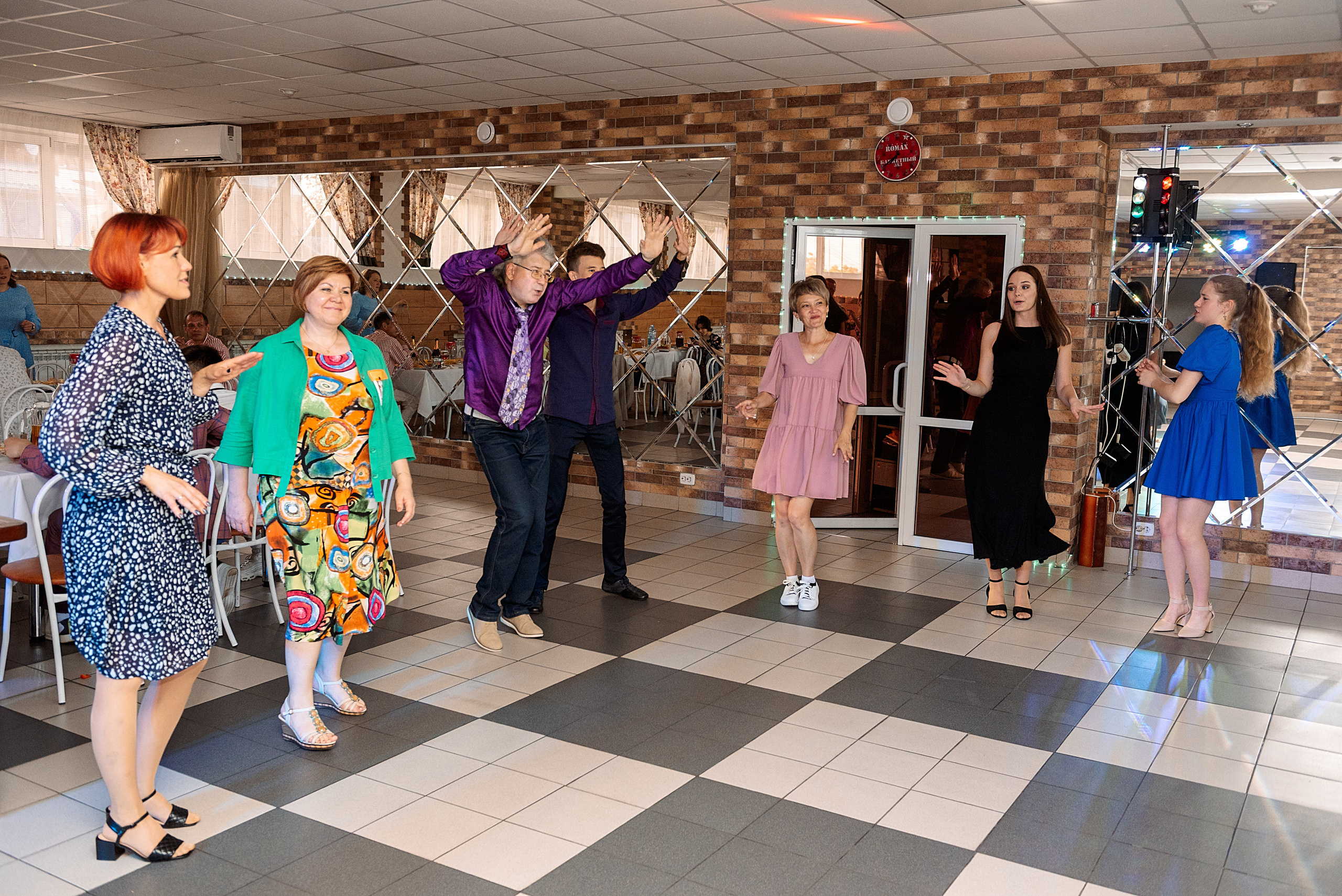 ВЫПУСКНОЙ 9кл. шк.106. Семейный, свадебный, школьный фотограф в Железногорске Целуев Андрей