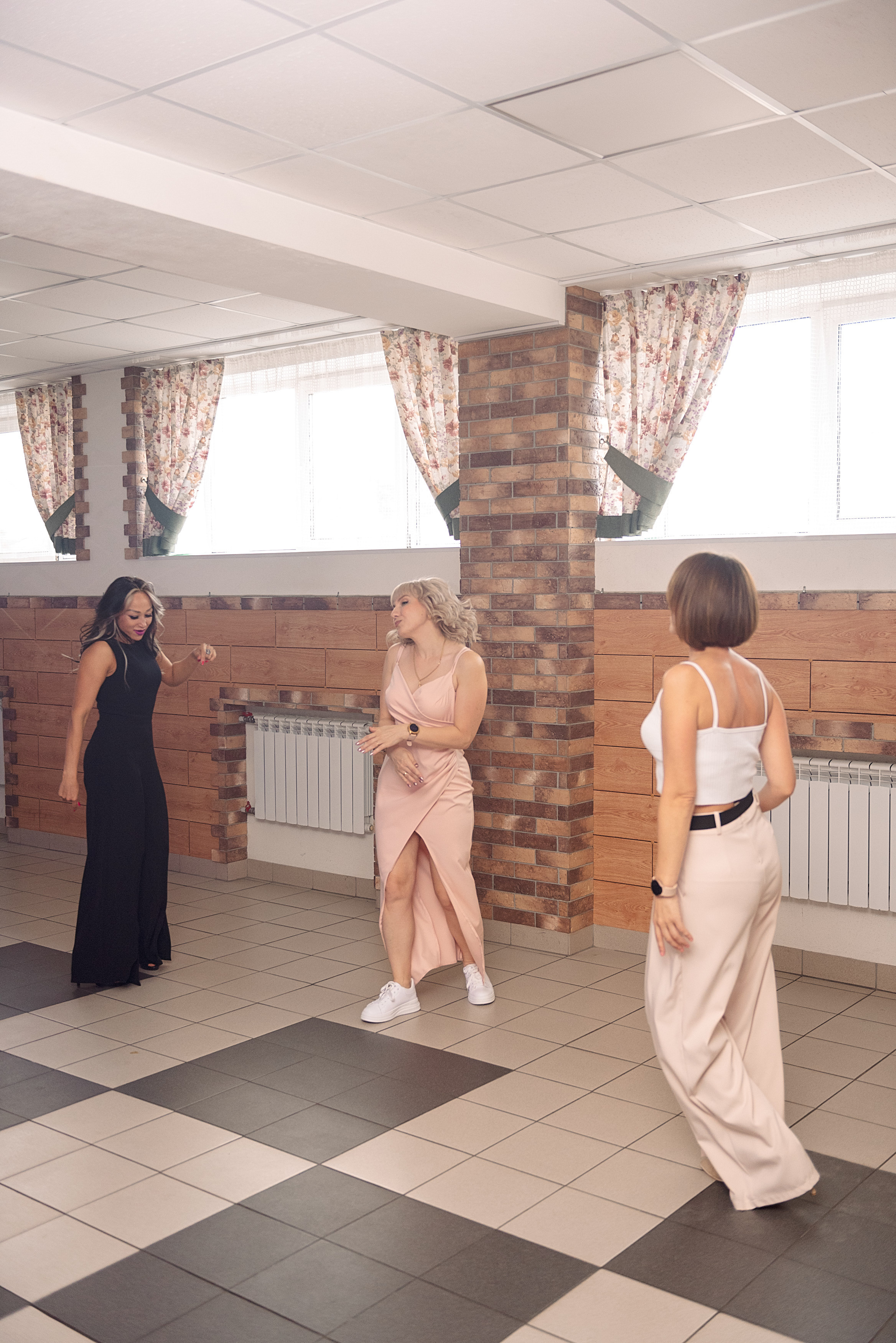 ВЫПУСКНОЙ 9кл. гимназия 91. Семейный, свадебный, школьный фотограф в Железногорске Целуев Андрей