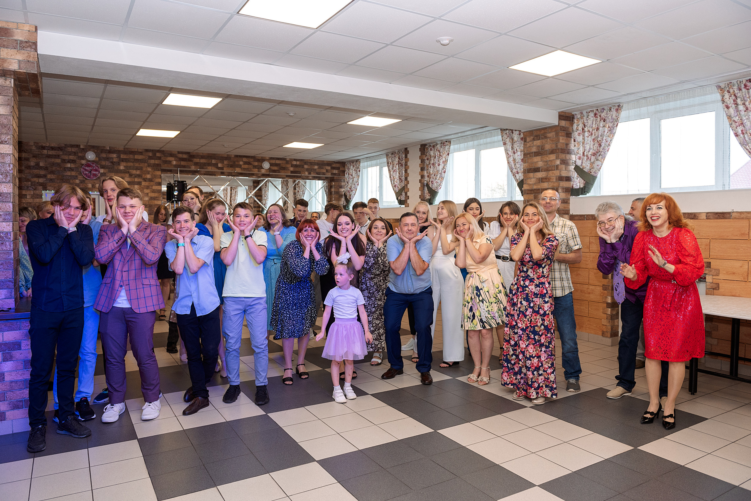 ВЫПУСКНОЙ 9кл. шк.106. Семейный, свадебный, школьный фотограф в Железногорске Целуев Андрей