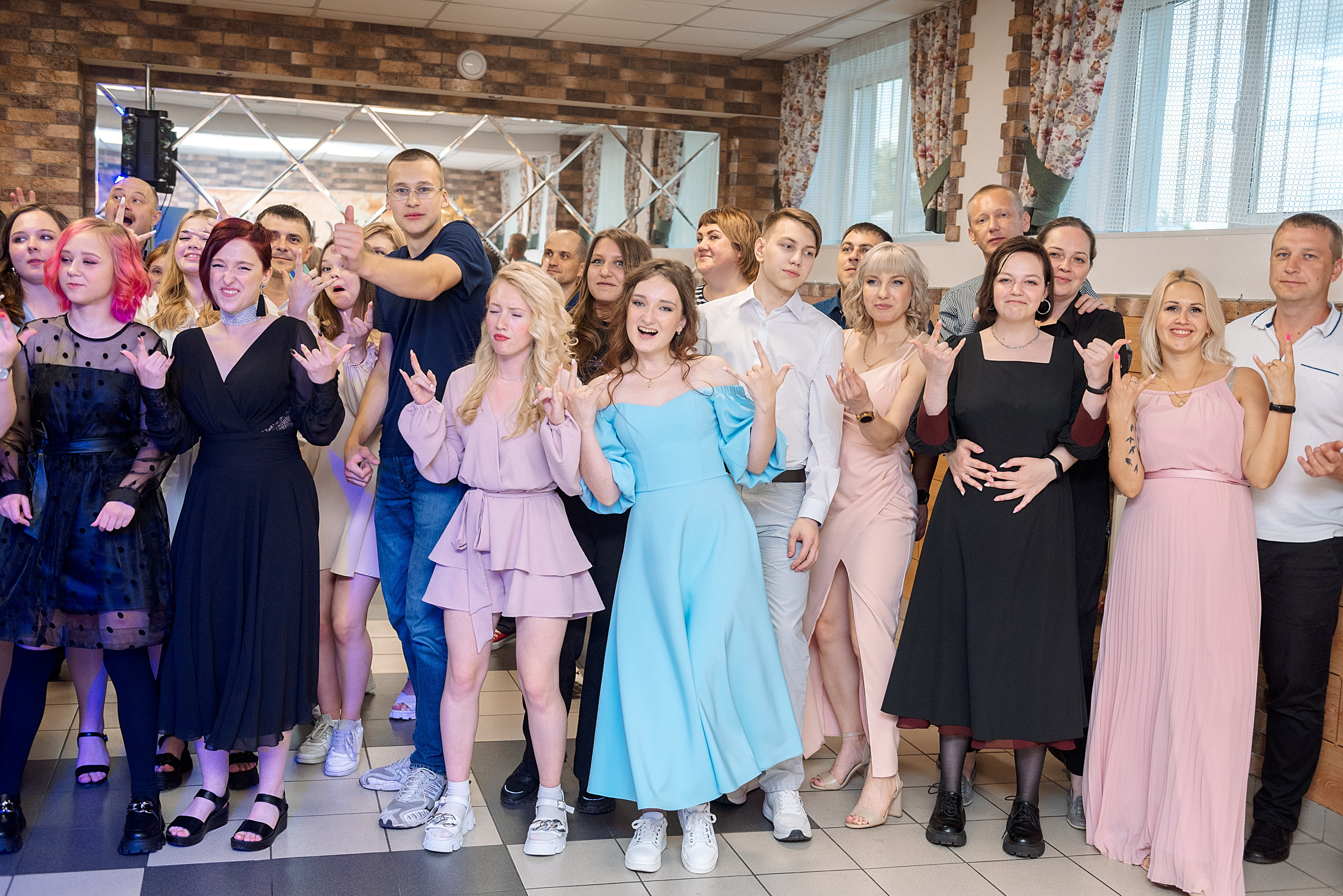 ВЫПУСКНОЙ 9кл. гимназия 91. Семейный, свадебный, школьный фотограф в Железногорске Целуев Андрей