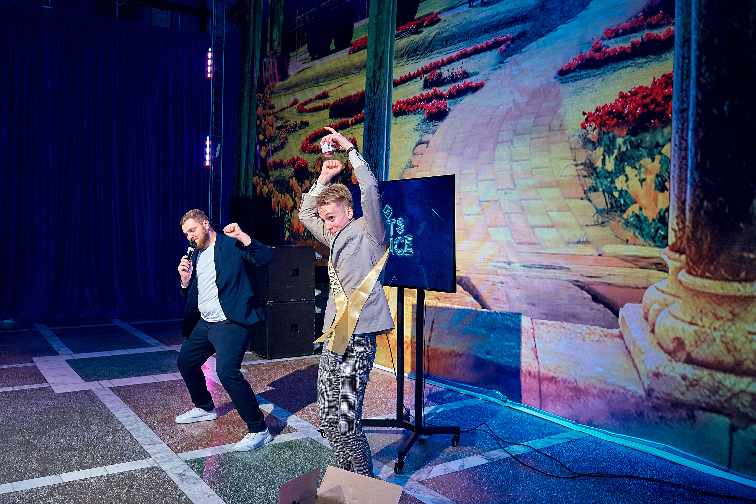 Выпускной 11 кл школа 100 2021 г. Семейный, свадебный, школьный фотограф в Железногорске Целуев Андрей