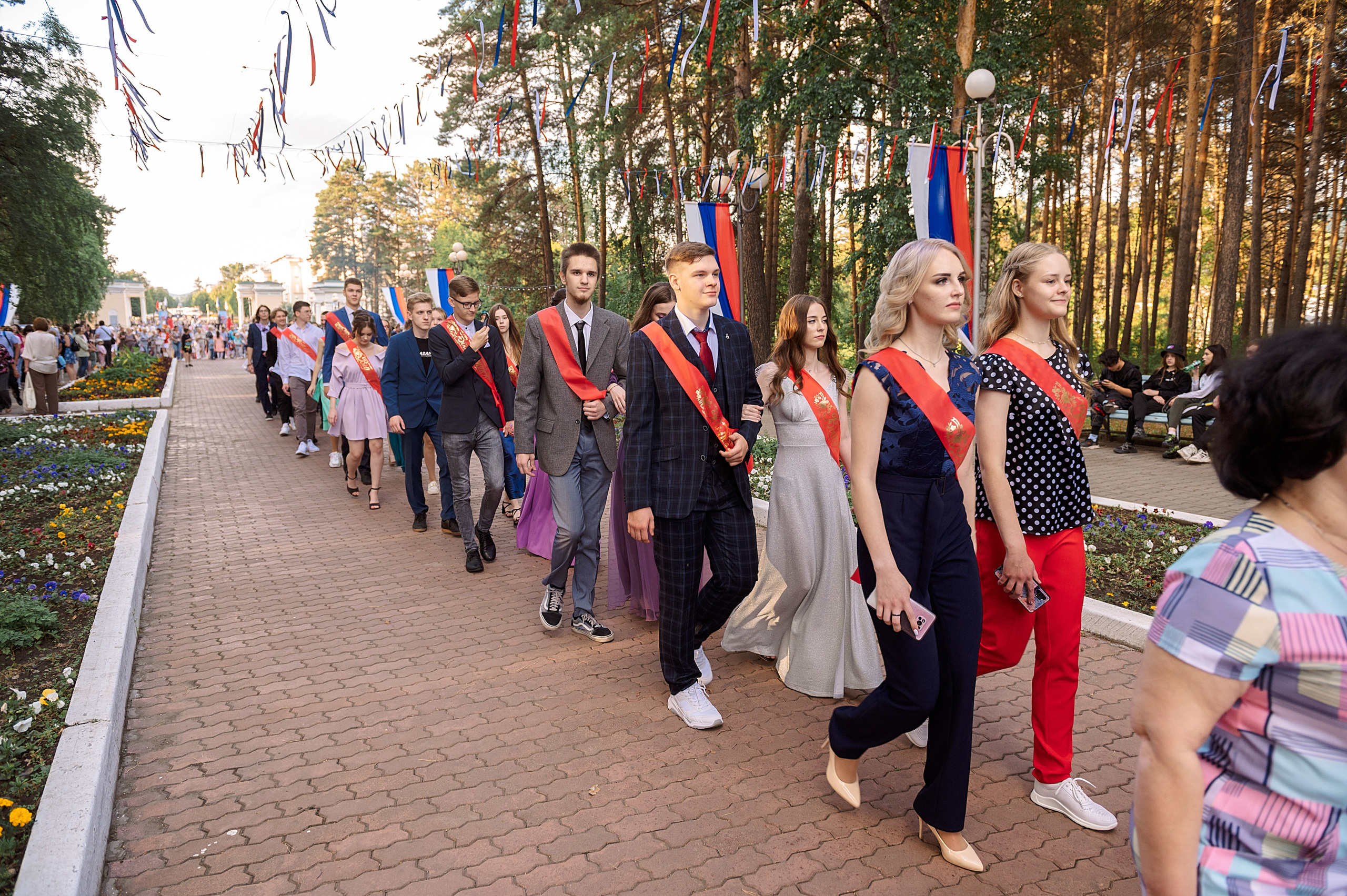 ВЫПУСКНОЙ 11А шк106. Семейный, свадебный, школьный фотограф в Железногорске Целуев Андрей
