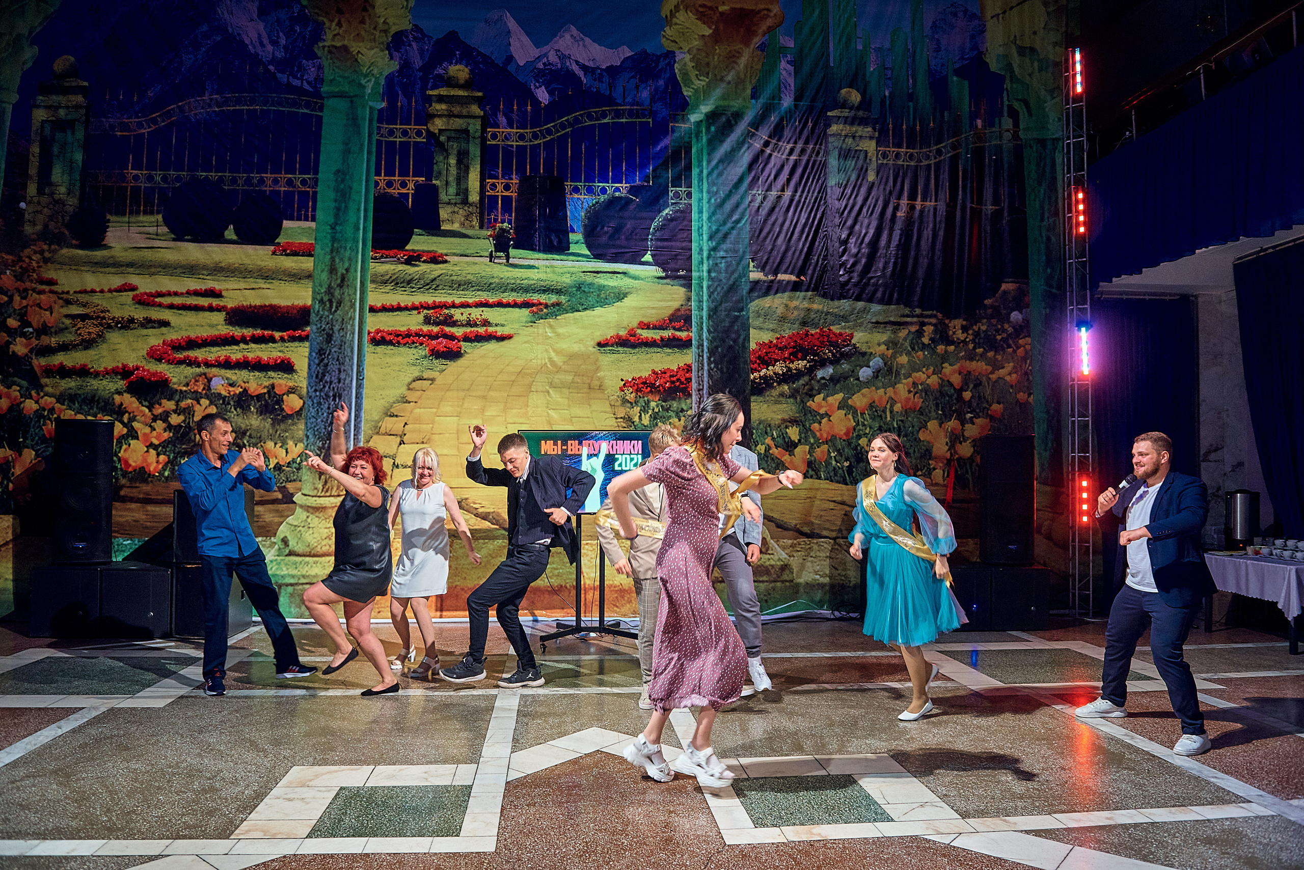 Выпускной 11 кл школа 100 2021 г. Семейный, свадебный, школьный фотограф в Железногорске Целуев Андрей