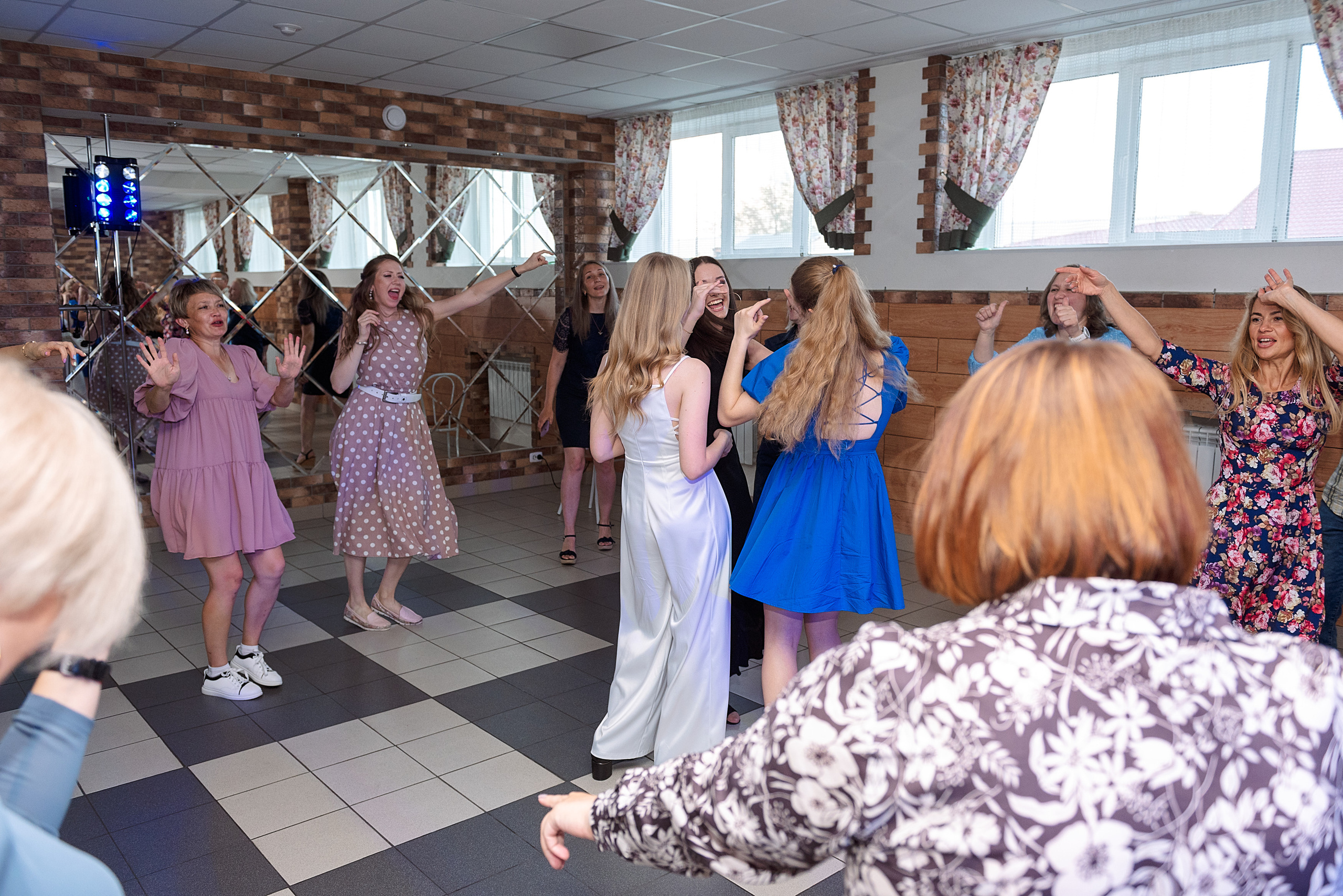 ВЫПУСКНОЙ 9кл. шк.106. Семейный, свадебный, школьный фотограф в Железногорске Целуев Андрей