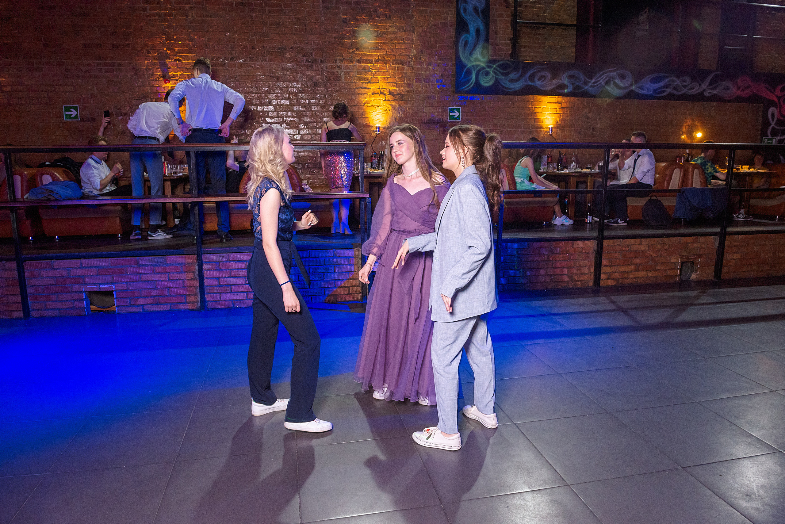 ВЫПУСКНОЙ 11А шк106. Семейный, свадебный, школьный фотограф в Железногорске Целуев Андрей