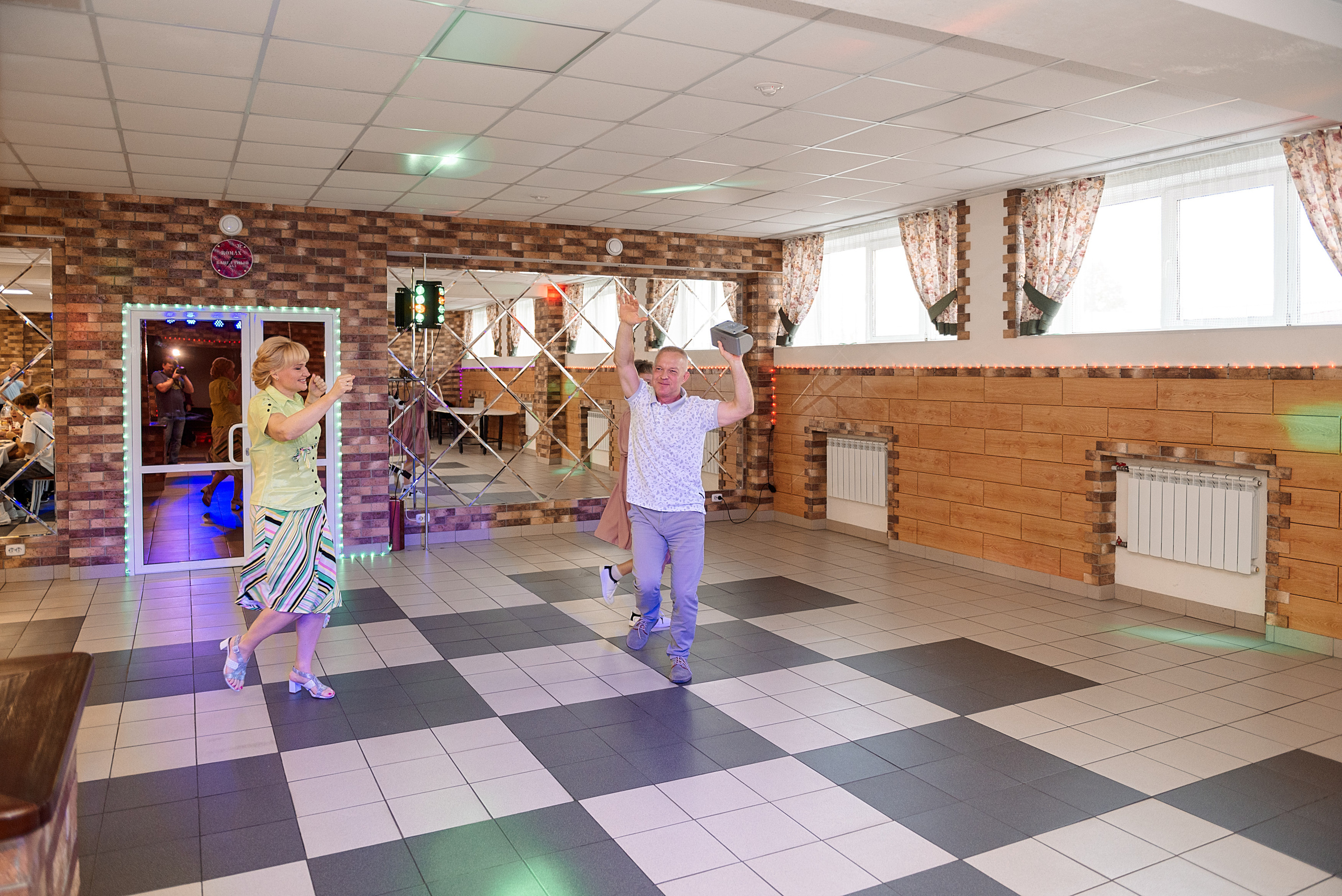 ВЫПУСКНОЙ 9кл. шк.106. Семейный, свадебный, школьный фотограф в Железногорске Целуев Андрей