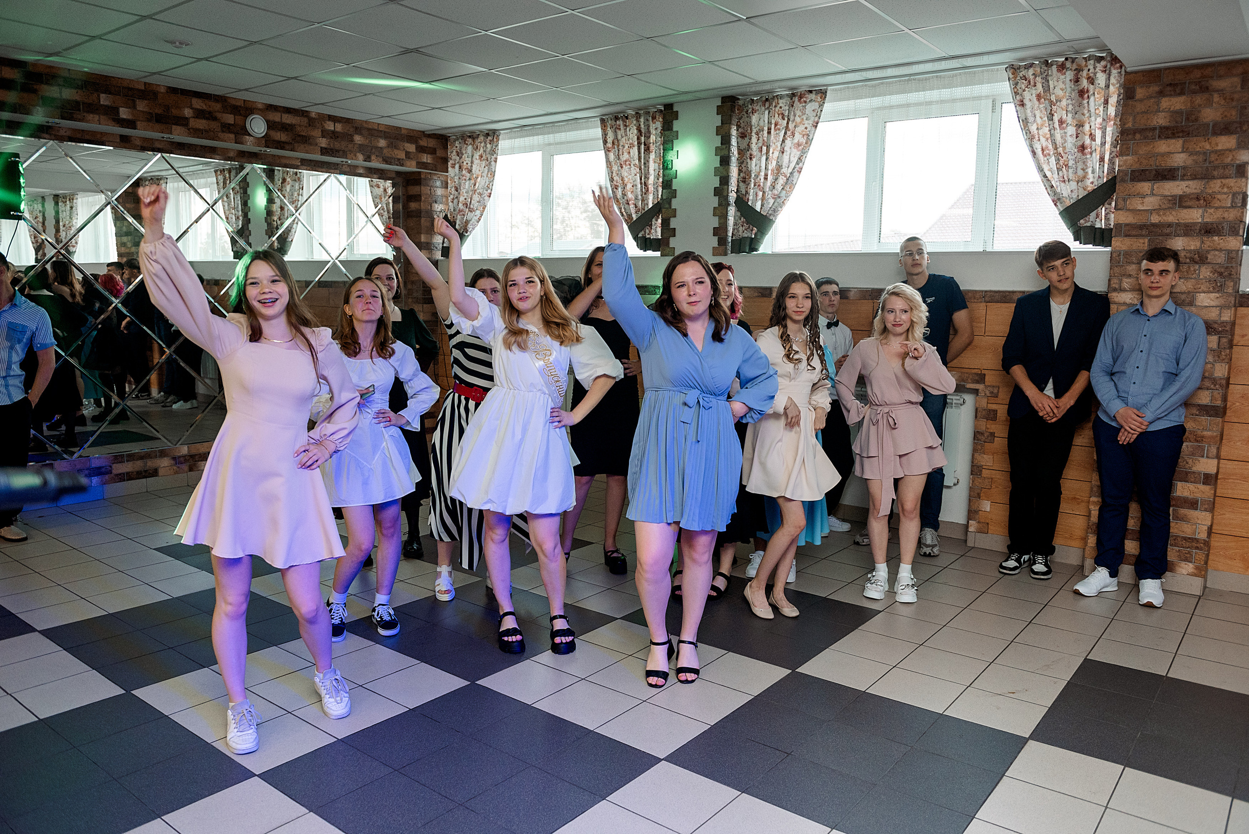 ВЫПУСКНОЙ 9кл. гимназия 91. Семейный, свадебный, школьный фотограф в Железногорске Целуев Андрей