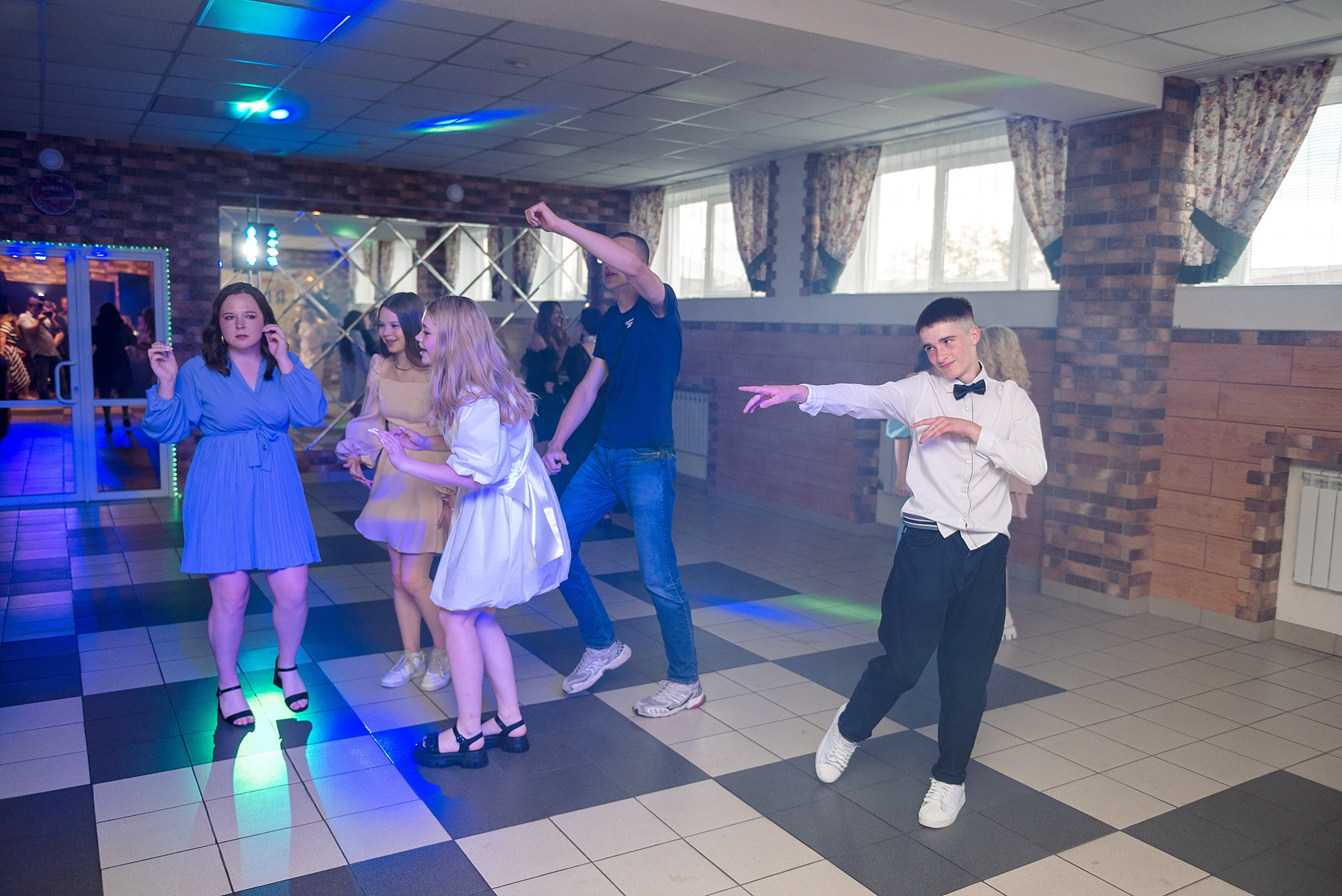 ВЫПУСКНОЙ 9кл. гимназия 91. Семейный, свадебный, школьный фотограф в Железногорске Целуев Андрей