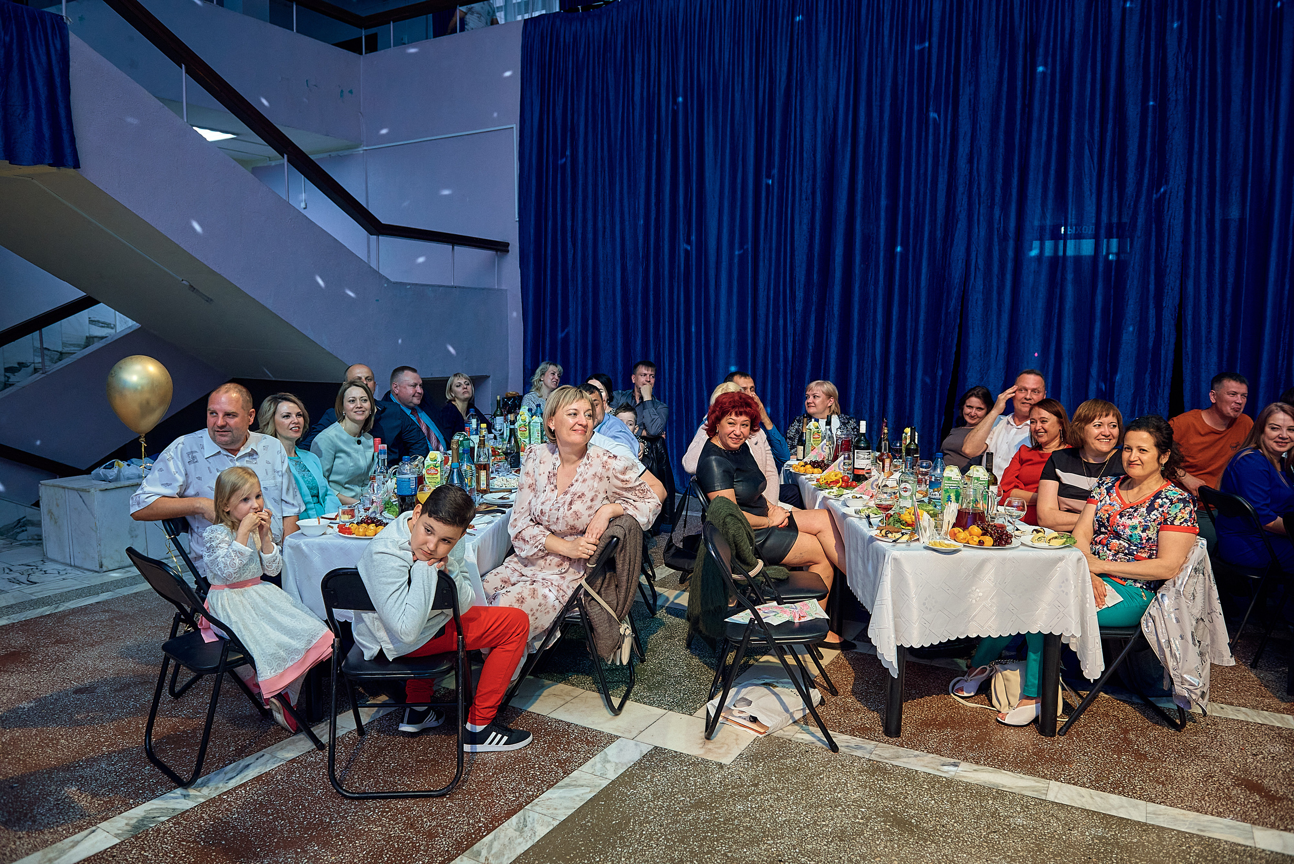 Выпускной 11 кл школа 100 2021 г. Семейный, свадебный, школьный фотограф в Железногорске Целуев Андрей